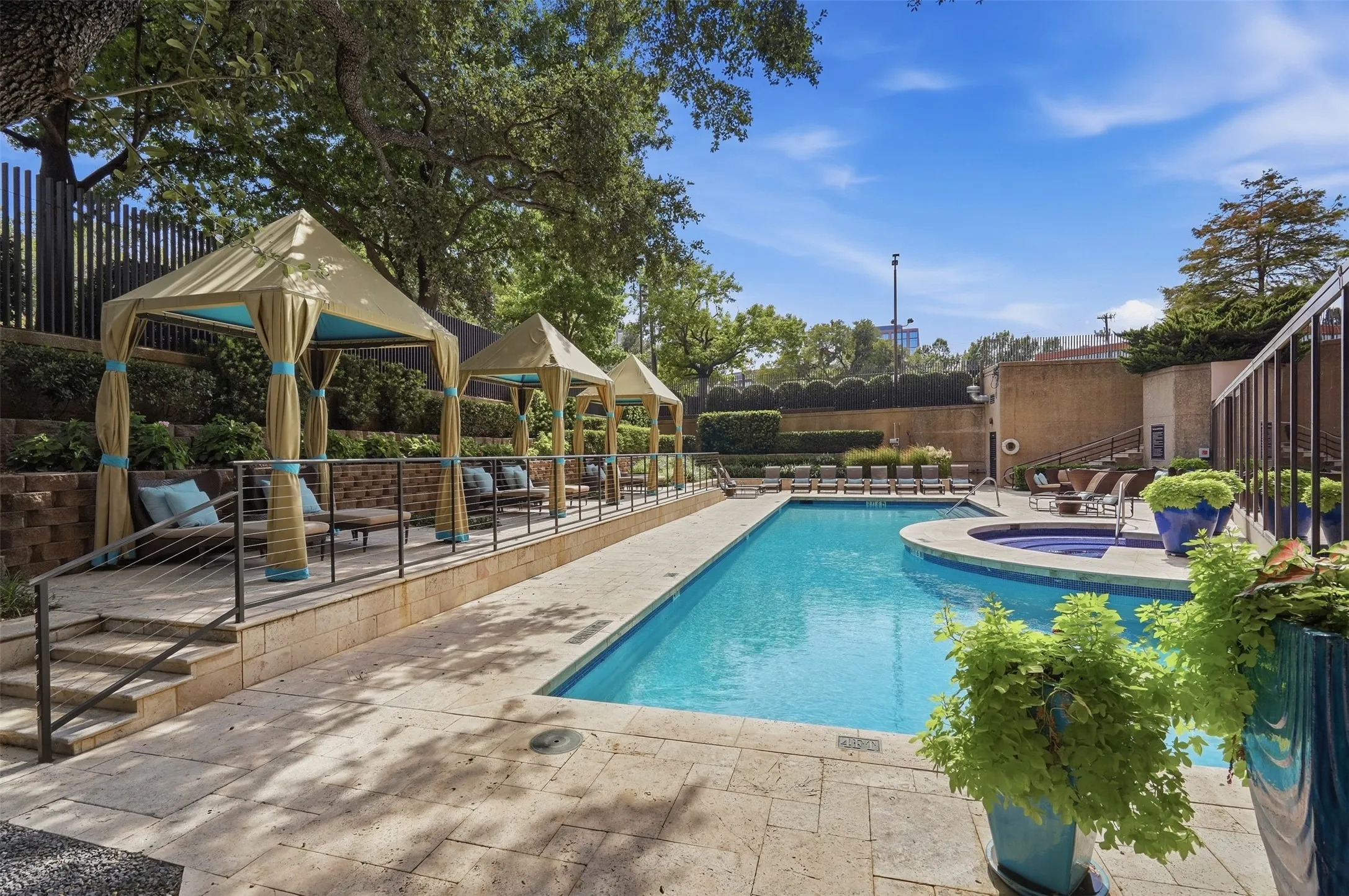 Condominium For Sale in Dallas County , 3030 Mckinney Avenue 2305, Dallas, Texas 75204, 3 Bedroom, 3 Bathroom, 2 Garage spaces, 2,760 Sqft, built in 1981, Preowned, mls#21141621, Real Estate Agent in Dallas, Homes For Sale in Dallas county, Homes For Sale in Dallas, Realtor in Dallas Texas, Real Estate Brokerage Independent Realty Texas, Luminita Cordes Realtor