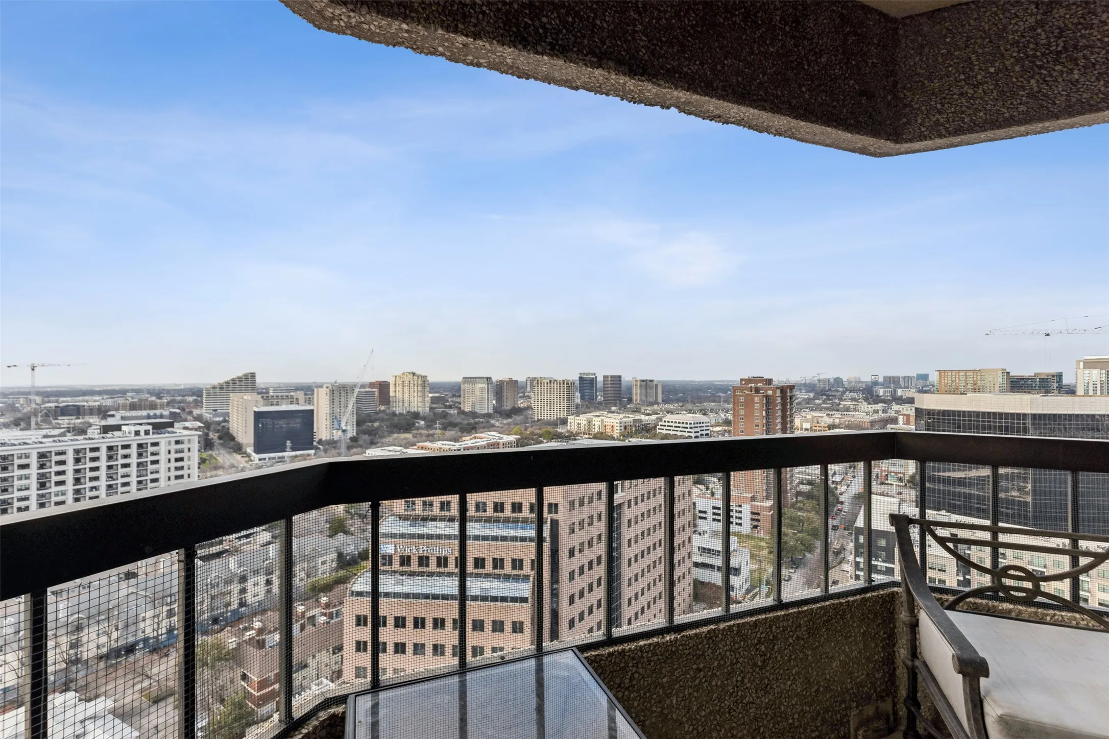 Condominium For Sale in Dallas County , 3030 Mckinney Avenue 2305, Dallas, Texas 75204, 3 Bedroom, 3 Bathroom, 2 Garage spaces, 2,760 Sqft, built in 1981, Preowned, mls#21141621, Real Estate Agent in Dallas, Homes For Sale in Dallas county, Homes For Sale in Dallas, Realtor in Dallas Texas, Real Estate Brokerage Independent Realty Texas, Luminita Cordes Realtor