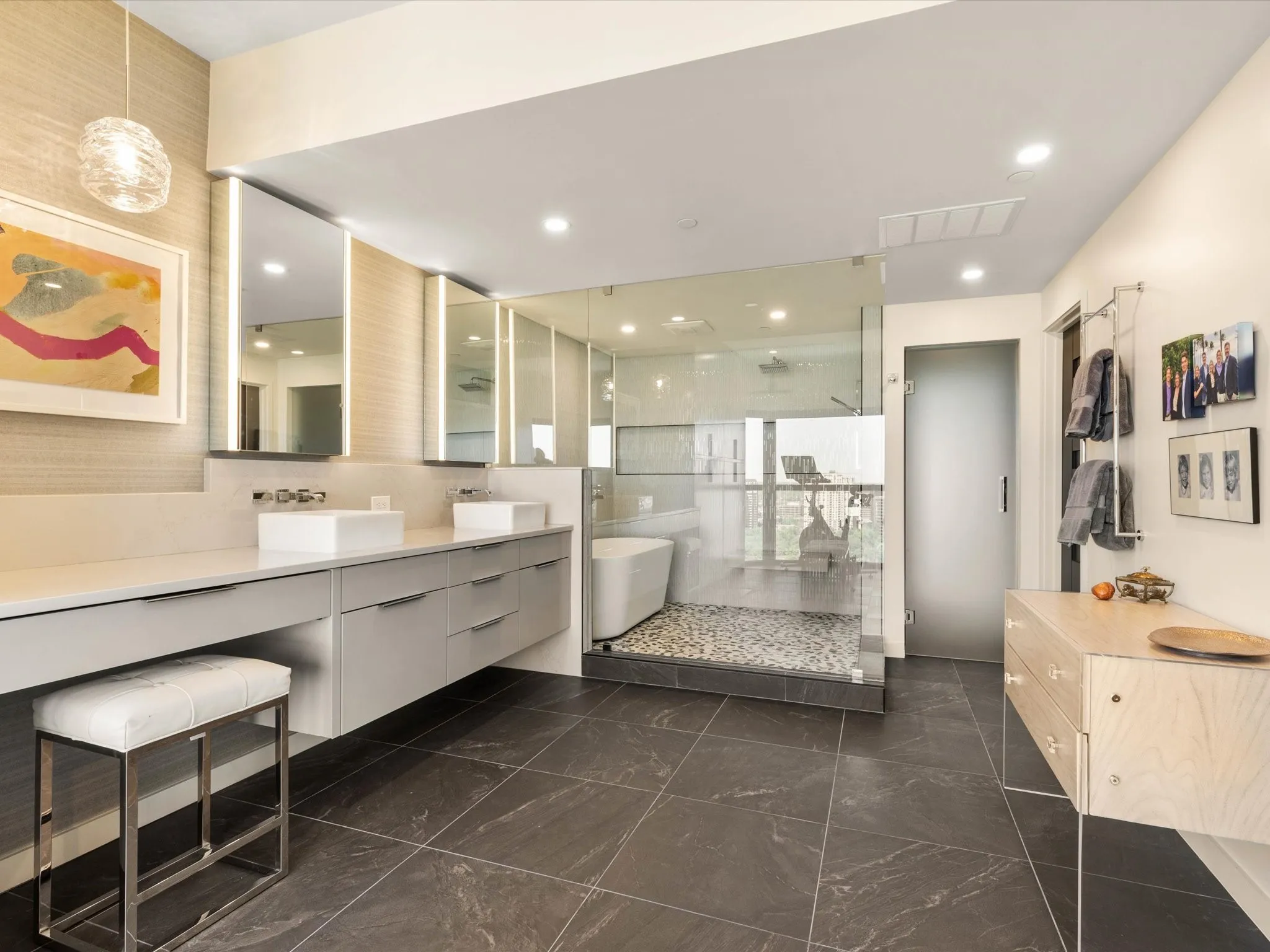 Condominium For Sale in Dallas County , 3030 Mckinney Avenue 2305, Dallas, Texas 75204, 3 Bedroom, 3 Bathroom, 2 Garage spaces, 2,760 Sqft, built in 1981, Preowned, mls#21141621, Real Estate Agent in Dallas, Homes For Sale in Dallas county, Homes For Sale in Dallas, Realtor in Dallas Texas, Real Estate Brokerage Independent Realty Texas, Luminita Cordes Realtor