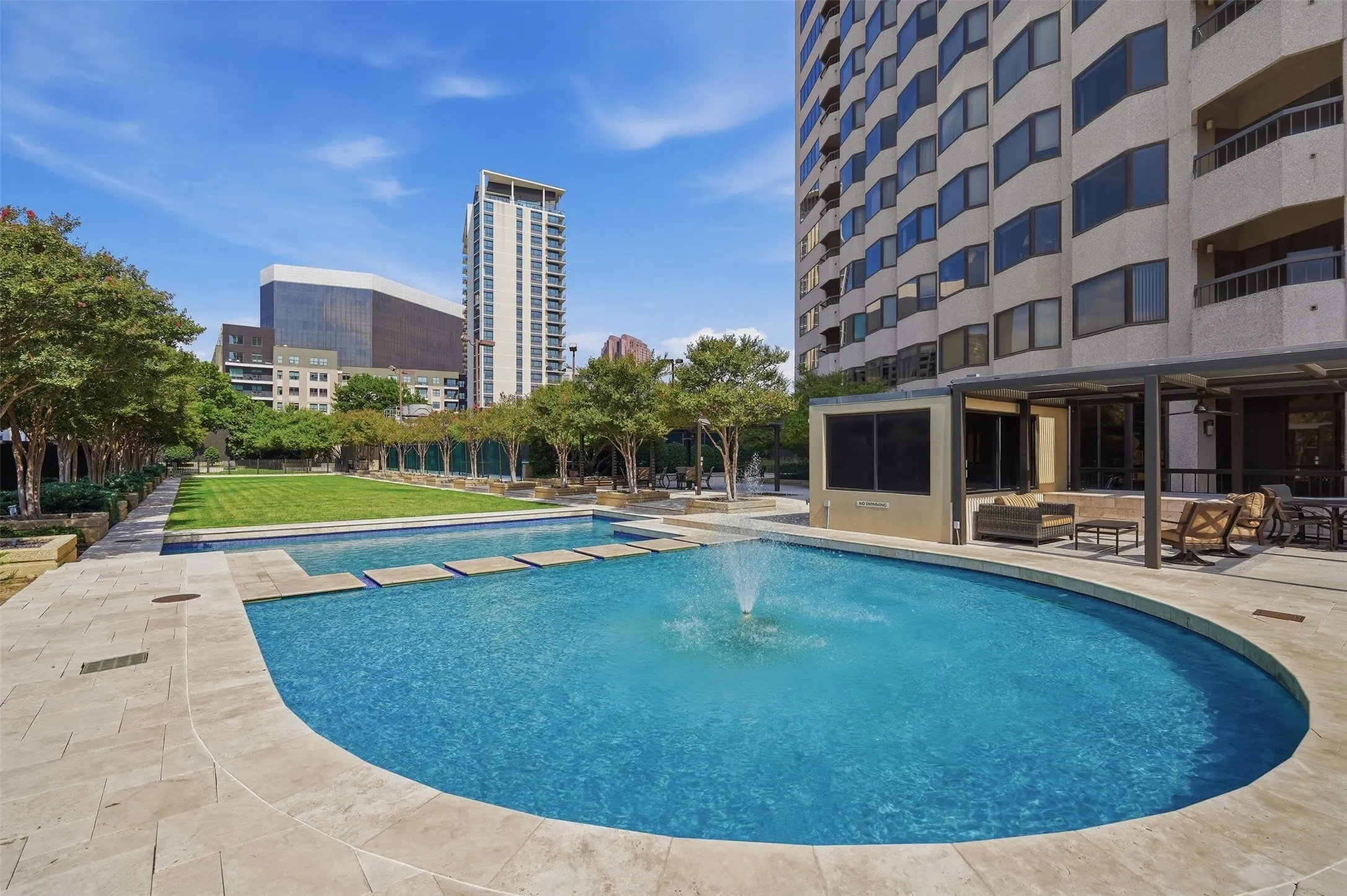 Condominium For Sale in Dallas County , 3030 Mckinney Avenue 2305, Dallas, Texas 75204, 3 Bedroom, 3 Bathroom, 2 Garage spaces, 2,760 Sqft, built in 1981, Preowned, mls#21141621, Real Estate Agent in Dallas, Homes For Sale in Dallas county, Homes For Sale in Dallas, Realtor in Dallas Texas, Real Estate Brokerage Independent Realty Texas, Luminita Cordes Realtor