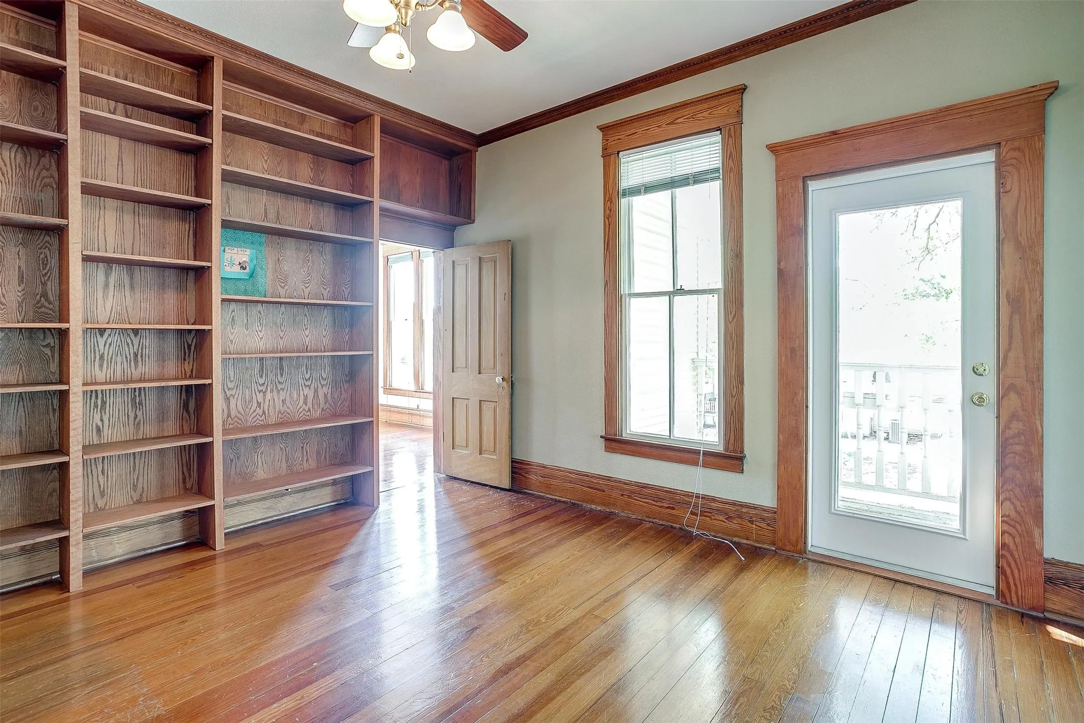 Single Family Residence For Sale in Parker County , 708 S Waco Street, Weatherford, Texas 76086, 4 Bedrooms, 3 Bathrooms, 3 Garage spaces, 4,085 Sqft, built in 1907, Price $639,000, mls#21142103, Real Estate Agent in Weatherford, Homes For Sale in Parker county, Homes For Sale in Weatherford, Realtor in Weatherford Texas, Real Estate Brokerage Independent Realty Texas, Luminita Cordes Realtor
