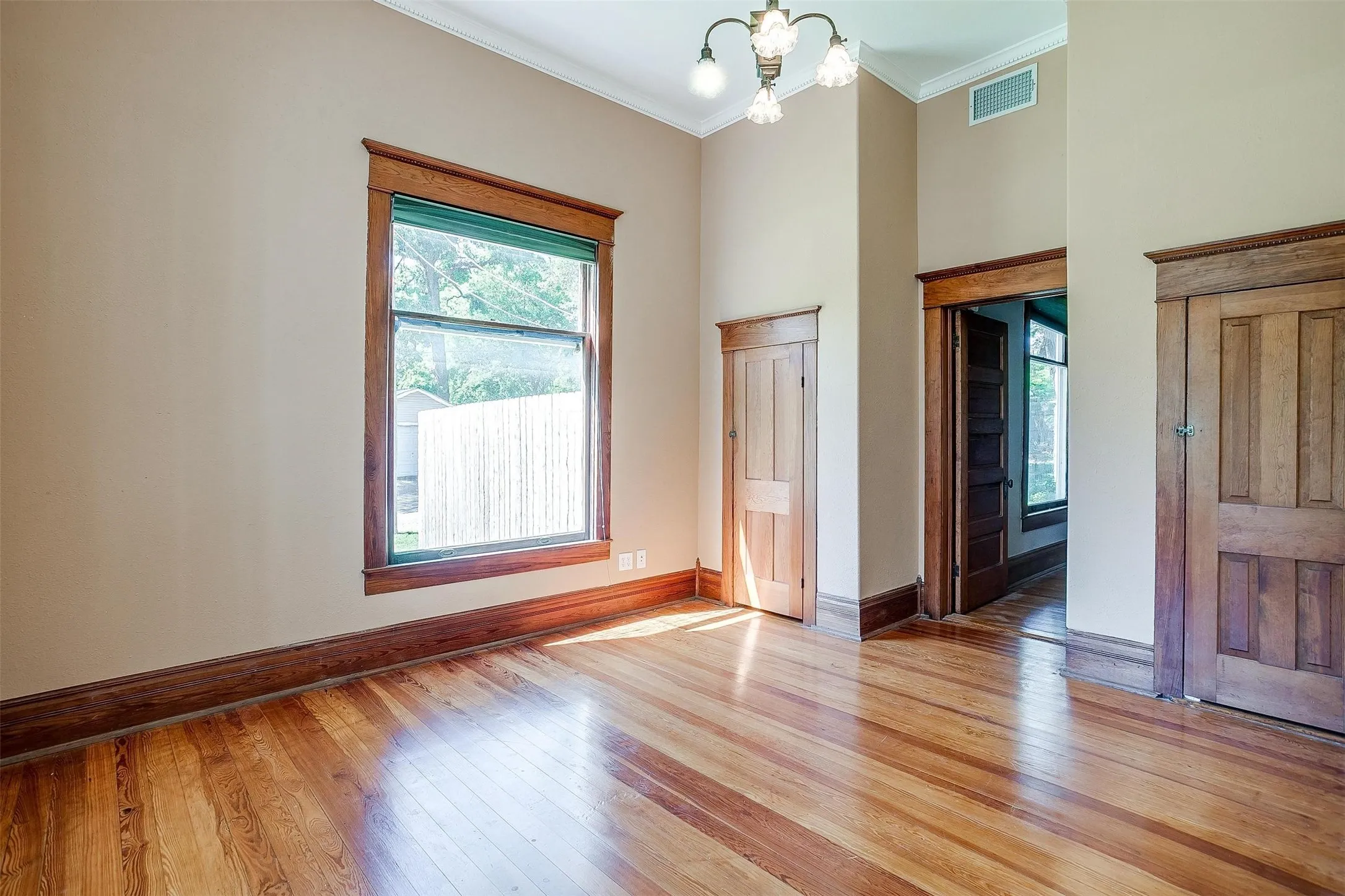 Single Family Residence For Sale in Parker County , 708 S Waco Street, Weatherford, Texas 76086, 4 Bedrooms, 3 Bathrooms, 3 Garage spaces, 4,085 Sqft, built in 1907, Price $639,000, mls#21142103, Real Estate Agent in Weatherford, Homes For Sale in Parker county, Homes For Sale in Weatherford, Realtor in Weatherford Texas, Real Estate Brokerage Independent Realty Texas, Luminita Cordes Realtor