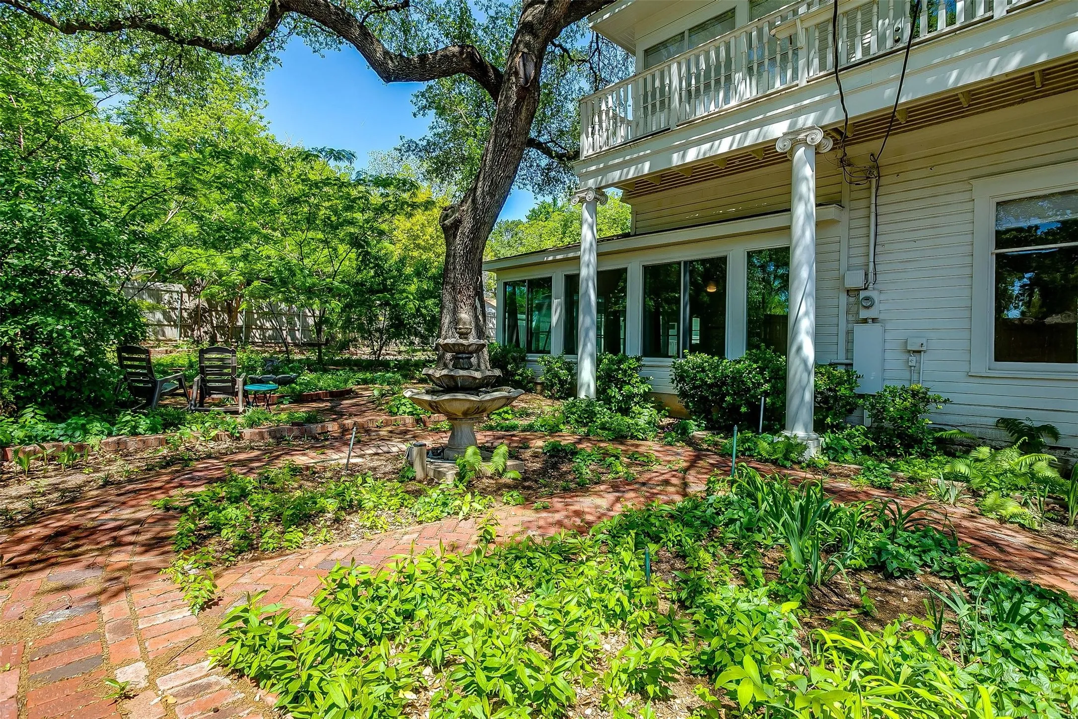 Single Family Residence For Sale in Parker County , 708 S Waco Street, Weatherford, Texas 76086, 4 Bedrooms, 3 Bathrooms, 3 Garage spaces, 4,085 Sqft, built in 1907, Price $639,000, mls#21142103, Real Estate Agent in Weatherford, Homes For Sale in Parker county, Homes For Sale in Weatherford, Realtor in Weatherford Texas, Real Estate Brokerage Independent Realty Texas, Luminita Cordes Realtor
