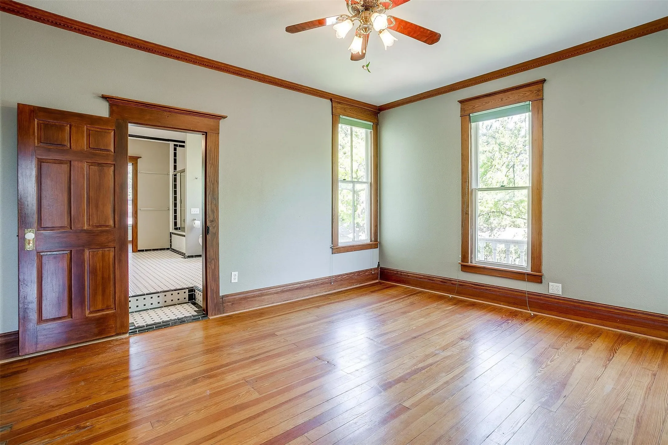 Single Family Residence For Sale in Parker County , 708 S Waco Street, Weatherford, Texas 76086, 4 Bedrooms, 3 Bathrooms, 3 Garage spaces, 4,085 Sqft, built in 1907, Price $639,000, mls#21142103, Real Estate Agent in Weatherford, Homes For Sale in Parker county, Homes For Sale in Weatherford, Realtor in Weatherford Texas, Real Estate Brokerage Independent Realty Texas, Luminita Cordes Realtor