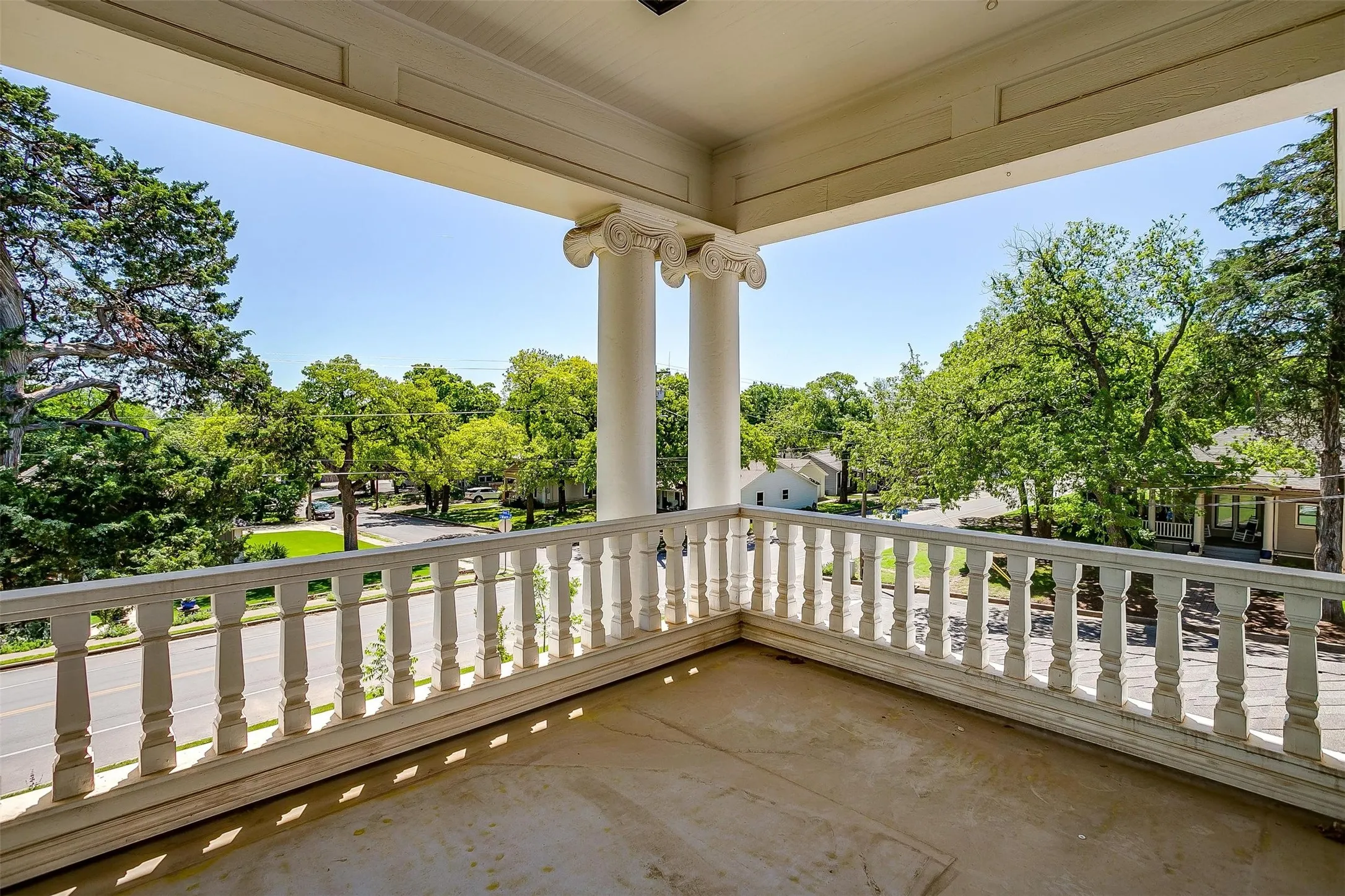 Single Family Residence For Sale in Parker County , 708 S Waco Street, Weatherford, Texas 76086, 4 Bedrooms, 3 Bathrooms, 3 Garage spaces, 4,085 Sqft, built in 1907, Price $639,000, mls#21142103, Real Estate Agent in Weatherford, Homes For Sale in Parker county, Homes For Sale in Weatherford, Realtor in Weatherford Texas, Real Estate Brokerage Independent Realty Texas, Luminita Cordes Realtor