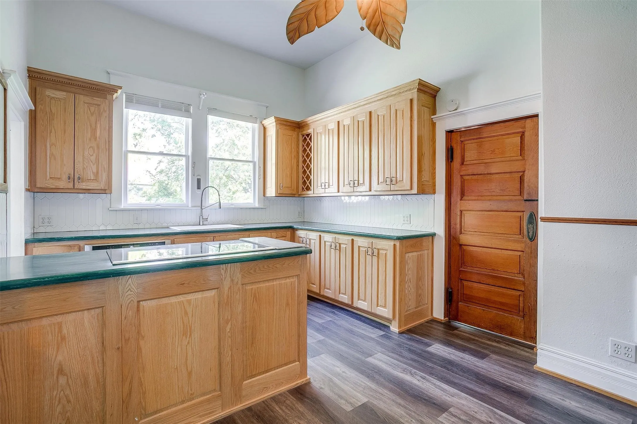 Single Family Residence For Sale in Parker County , 708 S Waco Street, Weatherford, Texas 76086, 4 Bedrooms, 3 Bathrooms, 3 Garage spaces, 4,085 Sqft, built in 1907, Price $639,000, mls#21142103, Real Estate Agent in Weatherford, Homes For Sale in Parker county, Homes For Sale in Weatherford, Realtor in Weatherford Texas, Real Estate Brokerage Independent Realty Texas, Luminita Cordes Realtor
