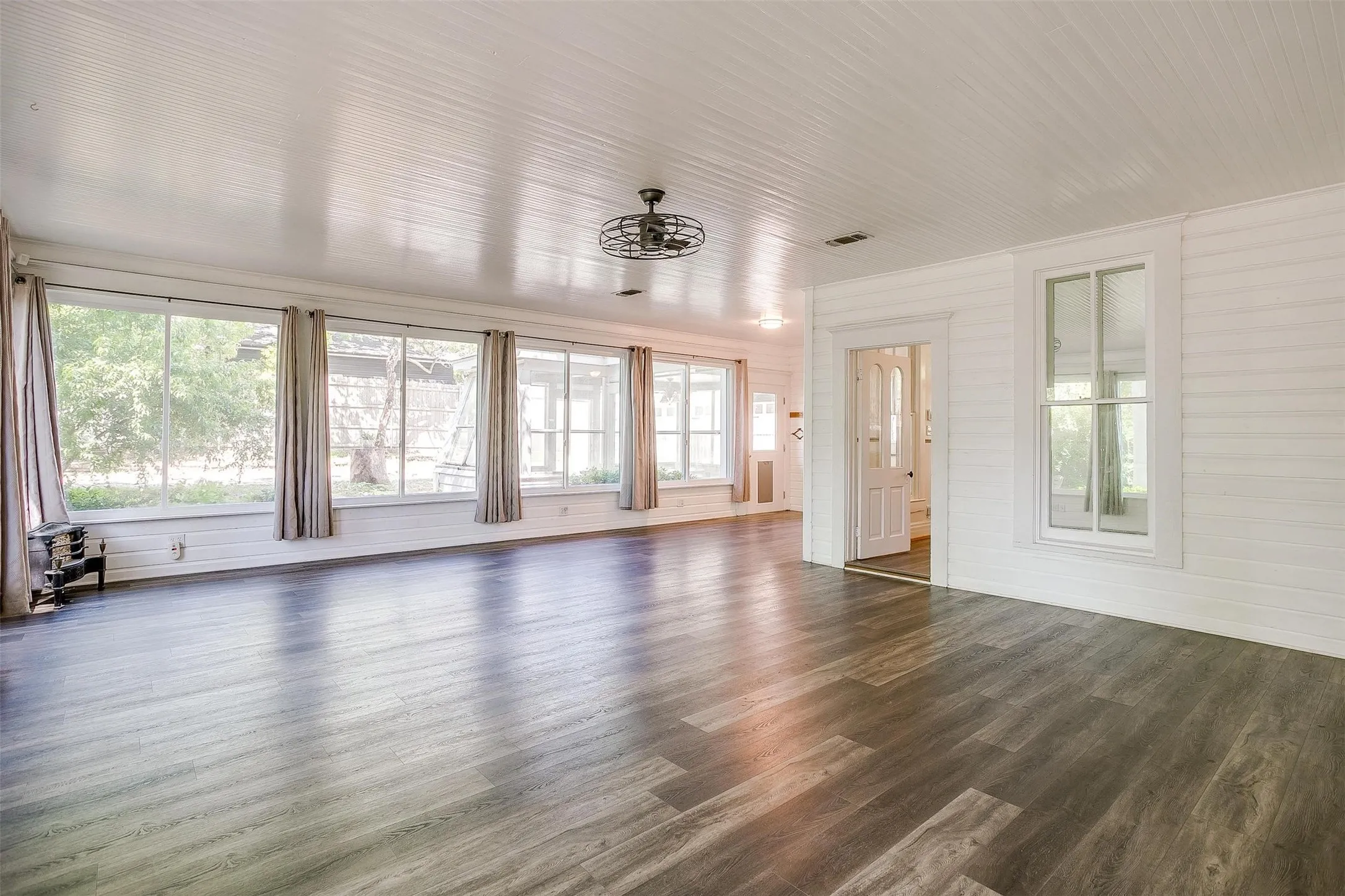 Single Family Residence For Sale in Parker County , 708 S Waco Street, Weatherford, Texas 76086, 4 Bedrooms, 3 Bathrooms, 3 Garage spaces, 4,085 Sqft, built in 1907, Price $639,000, mls#21142103, Real Estate Agent in Weatherford, Homes For Sale in Parker county, Homes For Sale in Weatherford, Realtor in Weatherford Texas, Real Estate Brokerage Independent Realty Texas, Luminita Cordes Realtor