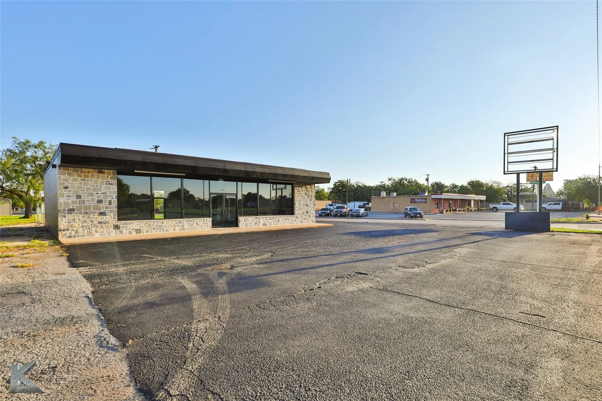 Retail For Rent in Taylor County , 3350 N 10th Street, Abilene, Texas 79603, 0, 0, Garage spaces, 0 Sqft, built in 1972, Preowned, Price $1,800, mls#21142224, Real Estate Agent in Abilene, Homes For Rent in Taylor county, Homes For Rent in Abilene, Realtor in Abilene Texas, Real Estate Brokerage Independent Realty Texas, Luminita Cordes Realtor