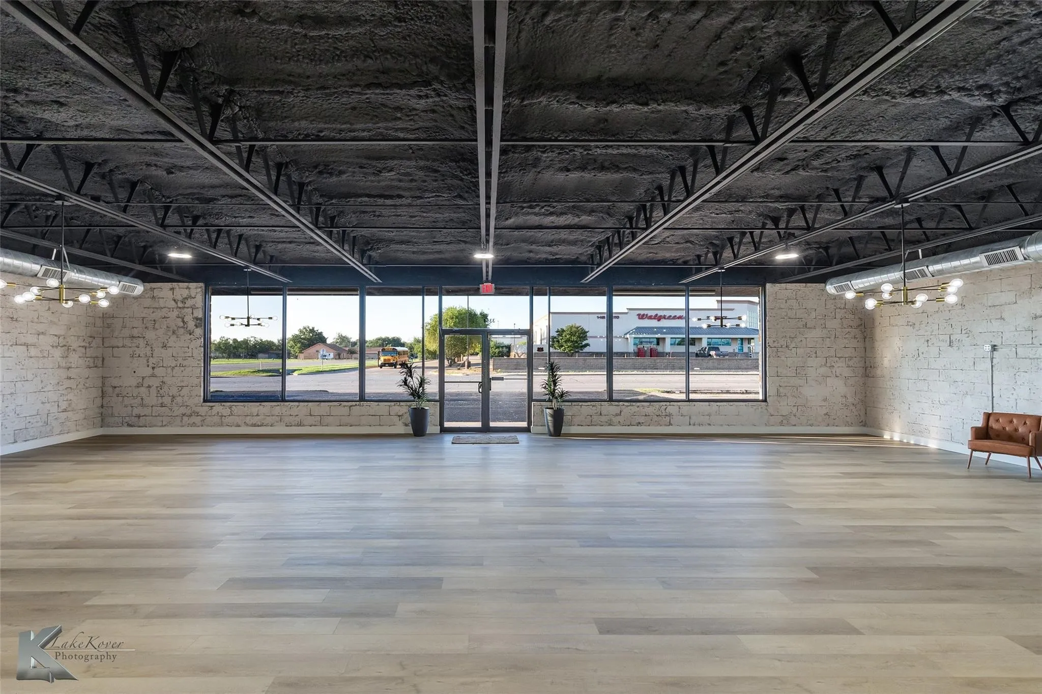 Retail For Rent in Taylor County , 3350 N 10th Street, Abilene, Texas 79603, 0, 0, Garage spaces, 0 Sqft, built in 1972, Preowned, Price $1,800, mls#21142224, Real Estate Agent in Abilene, Homes For Rent in Taylor county, Homes For Rent in Abilene, Realtor in Abilene Texas, Real Estate Brokerage Independent Realty Texas, Luminita Cordes Realtor