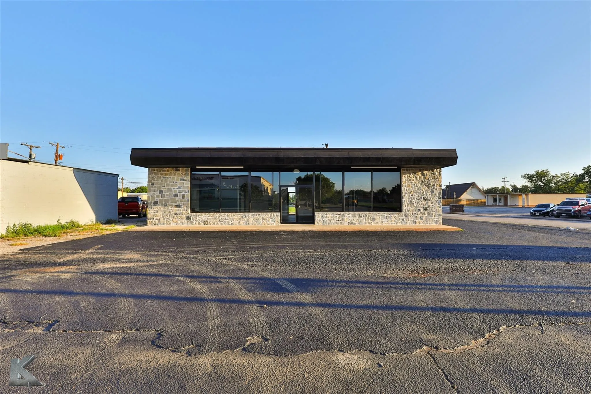 Retail For Rent in Taylor County , 3350 N 10th Street, Abilene, Texas 79603, 0, 0, Garage spaces, 0 Sqft, built in 1972, Preowned, Price $1,800, mls#21142224, Real Estate Agent in Abilene, Homes For Rent in Taylor county, Homes For Rent in Abilene, Realtor in Abilene Texas, Real Estate Brokerage Independent Realty Texas, Luminita Cordes Realtor
