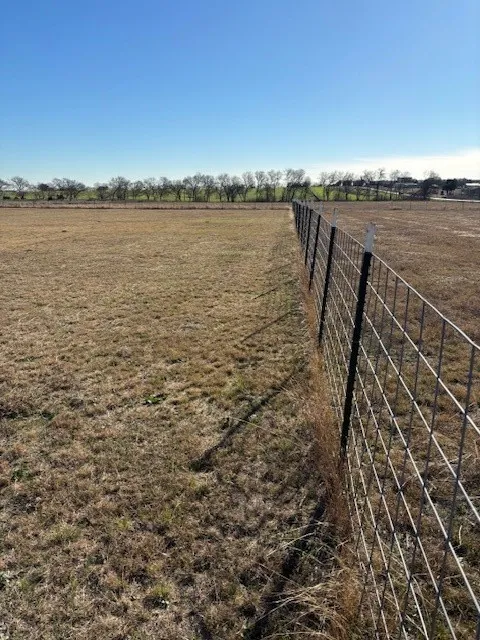 Fence that encloses 3 sides (only open side is street side)