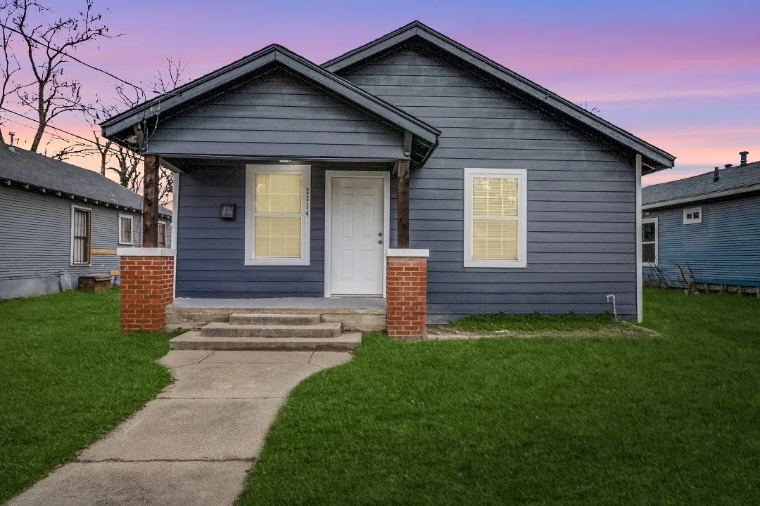 Single Family Residence For Sale in Dallas County , 2314 Dathe Street, Dallas, Texas 75215, 3 Bedrooms, 2 Bathrooms, Garage spaces, 1,388 Sqft, built in 1930, Preowned, Price $209,500, mls#21142297, Real Estate Agent in Dallas, Homes For Sale in Dallas county, Homes For Sale in Dallas, Realtor in Dallas Texas, Real Estate Brokerage Independent Realty Texas, Luminita Cordes Realtor