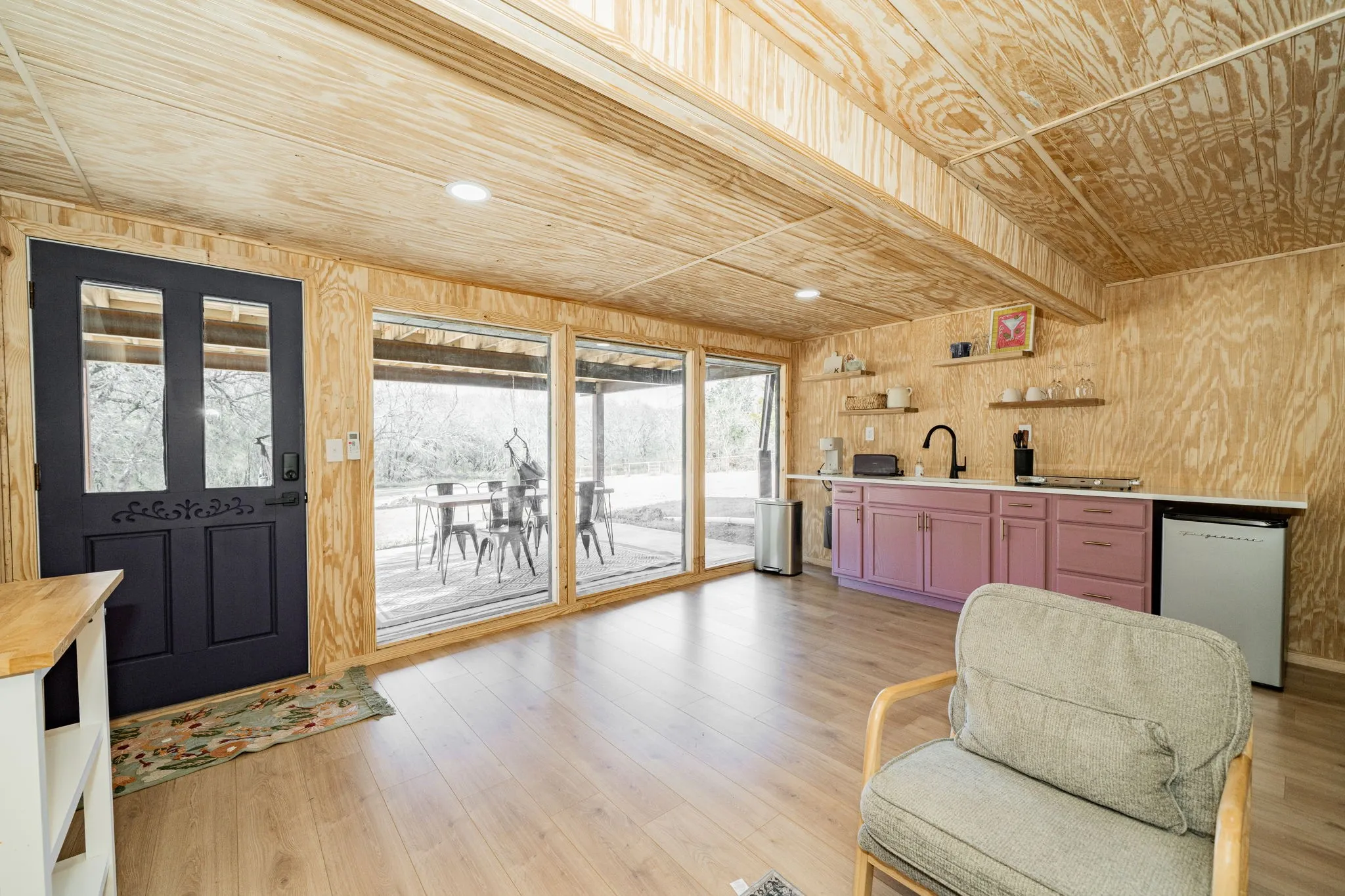 Single Family Residence For Sale in Grayson County , 691 Bear Road, Van Alstyne, Texas 75495, 4 Bedroom, 5 Bathroom, Garage spaces, 4,099 Sqft, built in 1989, Price $799,000, mls#21142262, Real Estate Agent in Van Alstyne, Homes For Sale in Grayson county, Homes For Sale in Van Alstyne, Realtor in Van Alstyne Texas, Real Estate Brokerage Independent Realty Texas, Luminita Cordes Realtor