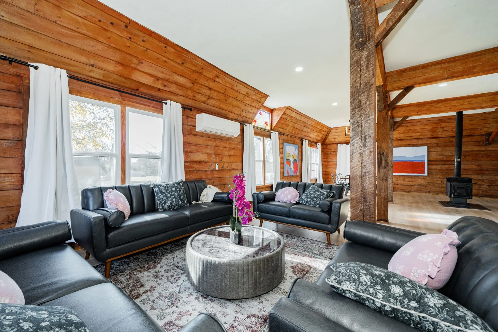Single Family Residence For Sale in Grayson County , 691 Bear Road, Van Alstyne, Texas 75495, 4 Bedroom, 5 Bathroom, Garage spaces, 4,099 Sqft, built in 1989, Price $799,000, mls#21142262, Real Estate Agent in Van Alstyne, Homes For Sale in Grayson county, Homes For Sale in Van Alstyne, Realtor in Van Alstyne Texas, Real Estate Brokerage Independent Realty Texas, Luminita Cordes Realtor