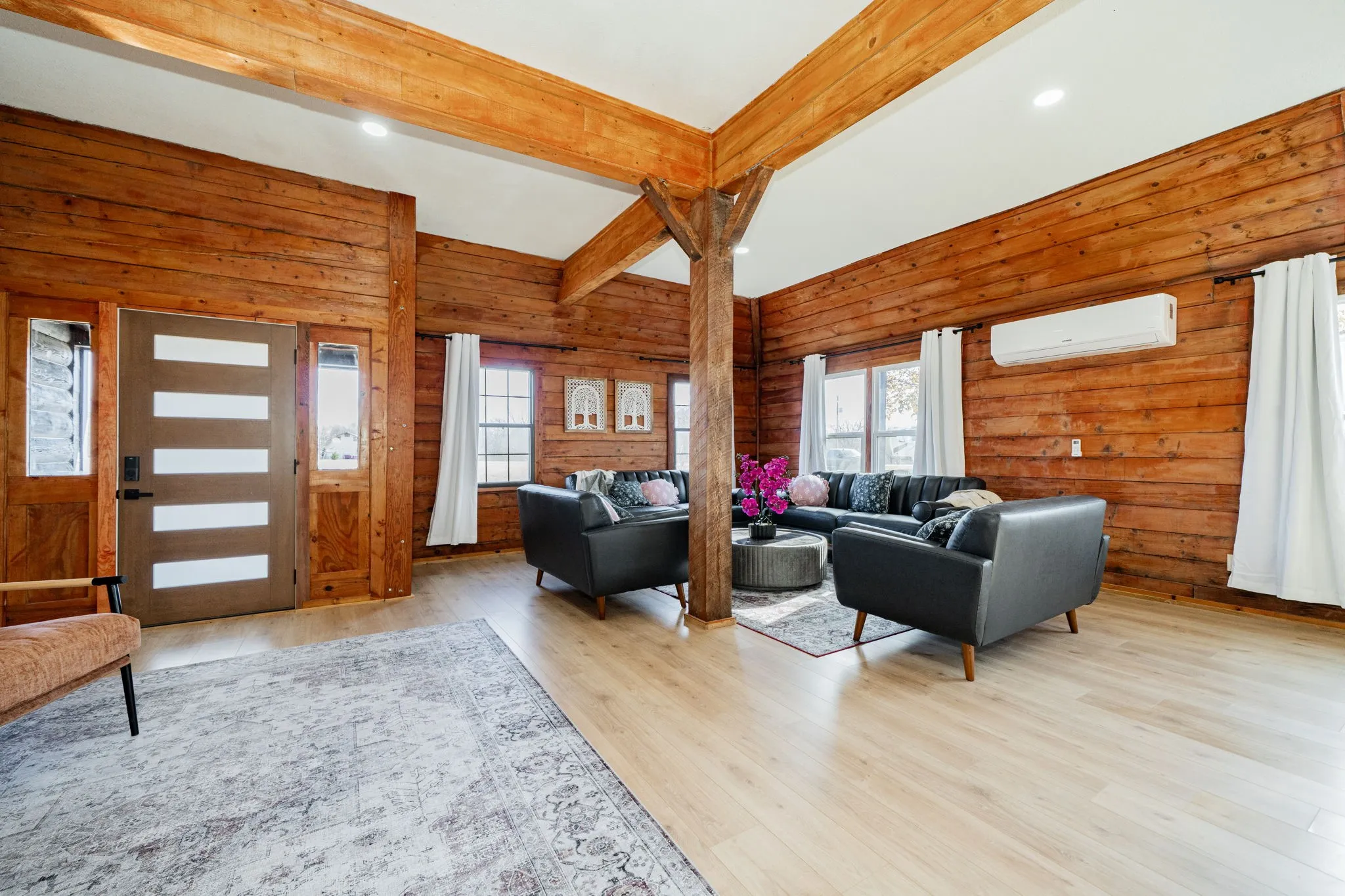 Single Family Residence For Sale in Grayson County , 691 Bear Road, Van Alstyne, Texas 75495, 4 Bedroom, 5 Bathroom, Garage spaces, 4,099 Sqft, built in 1989, Price $799,000, mls#21142262, Real Estate Agent in Van Alstyne, Homes For Sale in Grayson county, Homes For Sale in Van Alstyne, Realtor in Van Alstyne Texas, Real Estate Brokerage Independent Realty Texas, Luminita Cordes Realtor