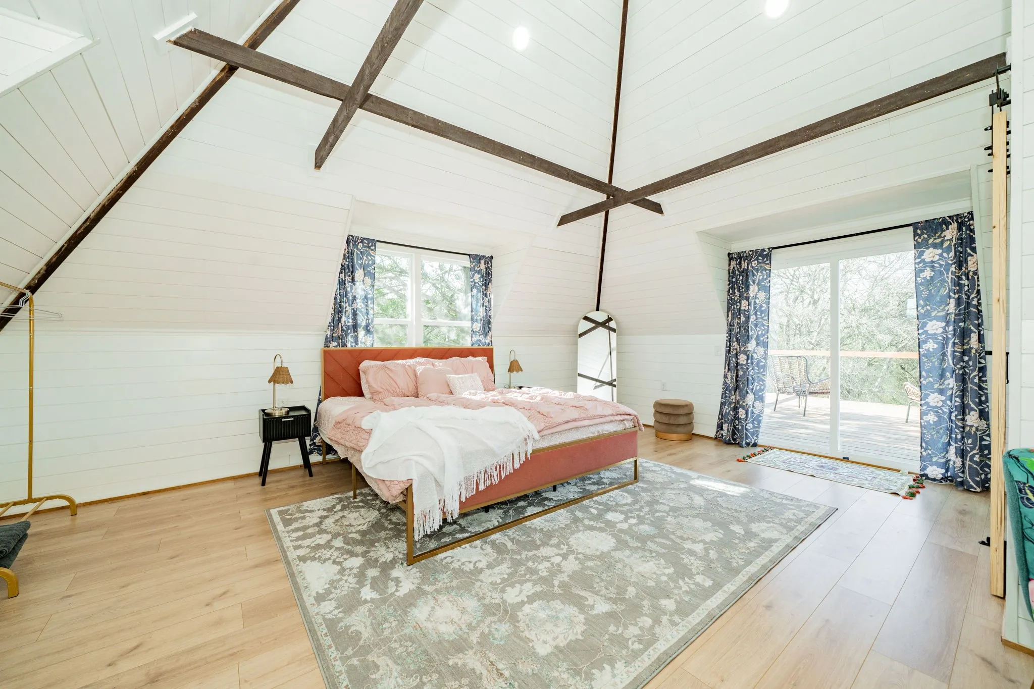 Single Family Residence For Sale in Grayson County , 691 Bear Road, Van Alstyne, Texas 75495, 4 Bedroom, 5 Bathroom, Garage spaces, 4,099 Sqft, built in 1989, Price $799,000, mls#21142262, Real Estate Agent in Van Alstyne, Homes For Sale in Grayson county, Homes For Sale in Van Alstyne, Realtor in Van Alstyne Texas, Real Estate Brokerage Independent Realty Texas, Luminita Cordes Realtor