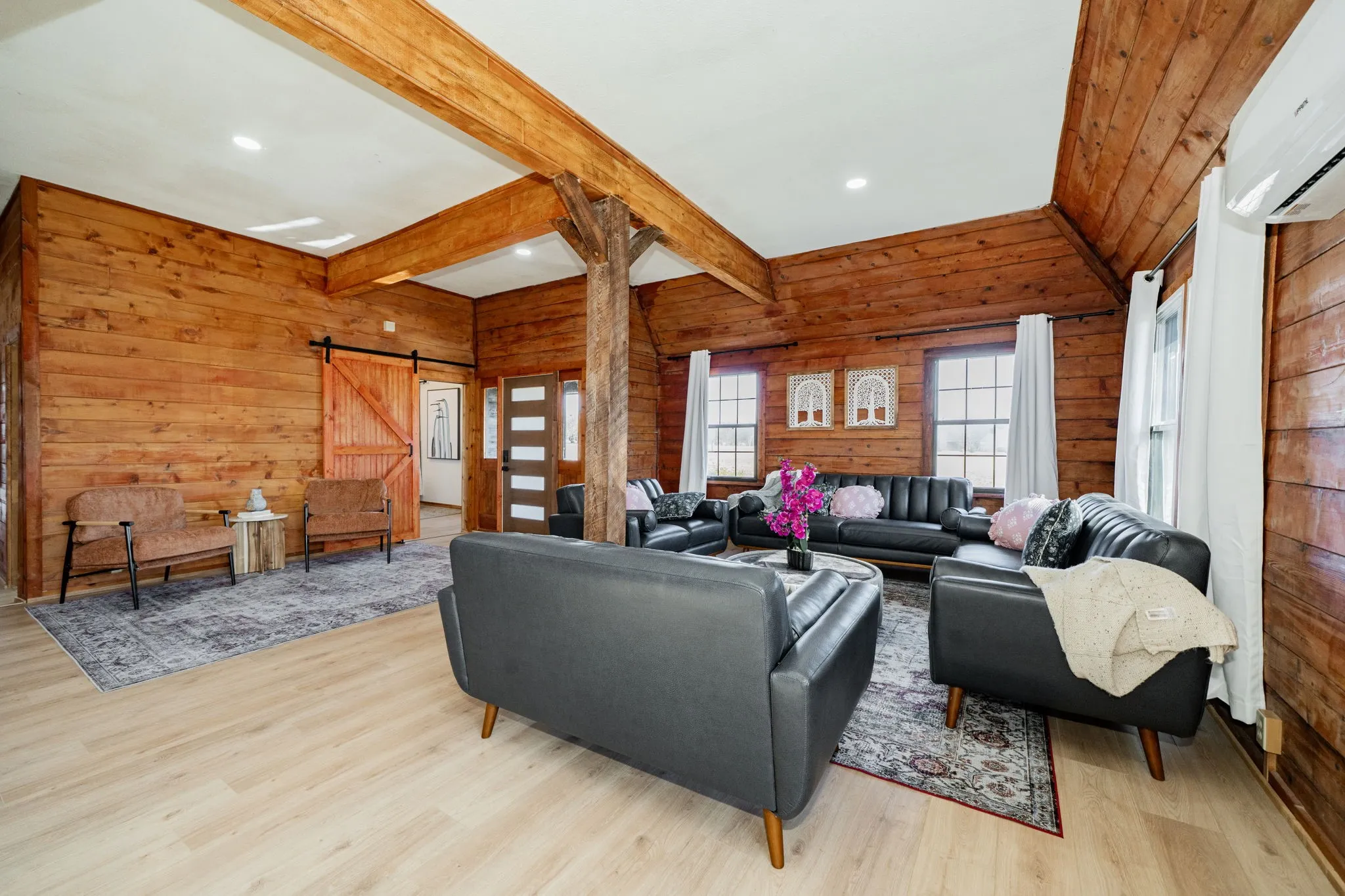 Single Family Residence For Sale in Grayson County , 691 Bear Road, Van Alstyne, Texas 75495, 4 Bedroom, 5 Bathroom, Garage spaces, 4,099 Sqft, built in 1989, Price $799,000, mls#21142262, Real Estate Agent in Van Alstyne, Homes For Sale in Grayson county, Homes For Sale in Van Alstyne, Realtor in Van Alstyne Texas, Real Estate Brokerage Independent Realty Texas, Luminita Cordes Realtor