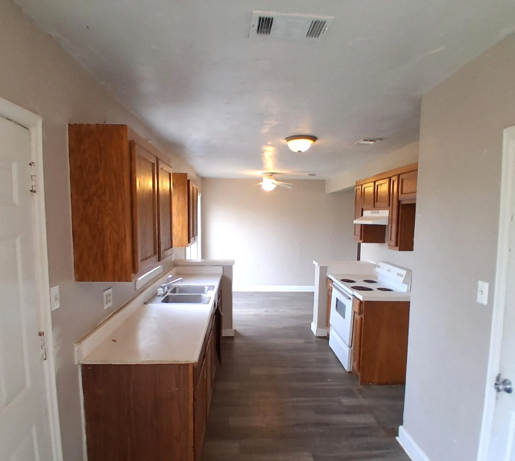 Single Family Residence For Sale in Grayson County , 43 W Parnell Street, Denison, Texas 75020, 2 Bedrooms, 1 Bathroom, 1 Garage spaces, 1,254 Sqft, built in 1940, Price $74,900, mls#21141391, Real Estate Agent in Denison, Homes For Sale in Grayson county, Homes For Sale in Denison, Realtor in Denison Texas, Real Estate Brokerage Independent Realty Texas, Luminita Cordes Realtor