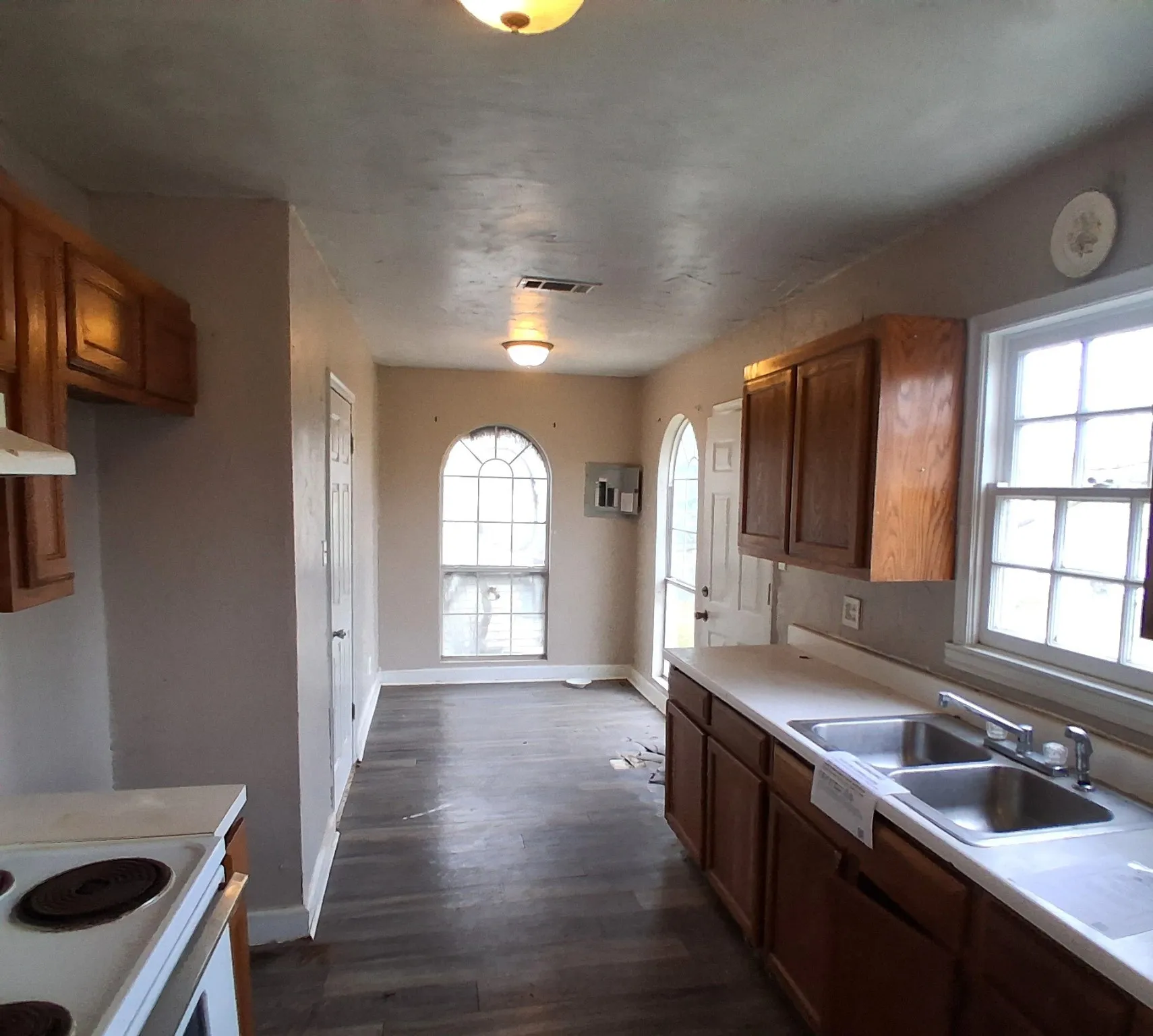 Single Family Residence For Sale in Grayson County , 43 W Parnell Street, Denison, Texas 75020, 2 Bedrooms, 1 Bathroom, 1 Garage spaces, 1,254 Sqft, built in 1940, Price $74,900, mls#21141391, Real Estate Agent in Denison, Homes For Sale in Grayson county, Homes For Sale in Denison, Realtor in Denison Texas, Real Estate Brokerage Independent Realty Texas, Luminita Cordes Realtor