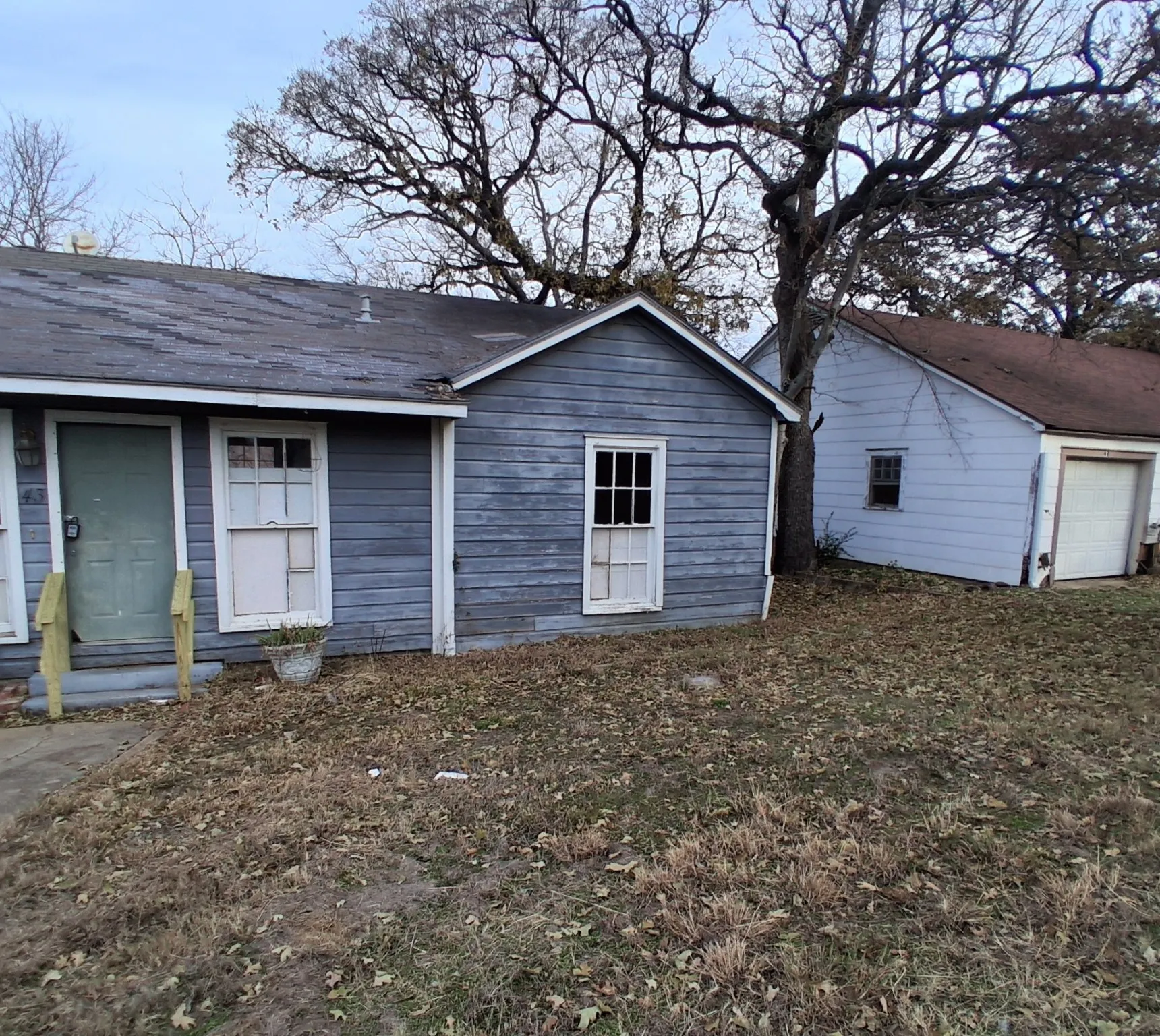 Single Family Residence For Sale in Grayson County , 43 W Parnell Street, Denison, Texas 75020, 2 Bedrooms, 1 Bathroom, 1 Garage spaces, 1,254 Sqft, built in 1940, Price $74,900, mls#21141391, Real Estate Agent in Denison, Homes For Sale in Grayson county, Homes For Sale in Denison, Realtor in Denison Texas, Real Estate Brokerage Independent Realty Texas, Luminita Cordes Realtor