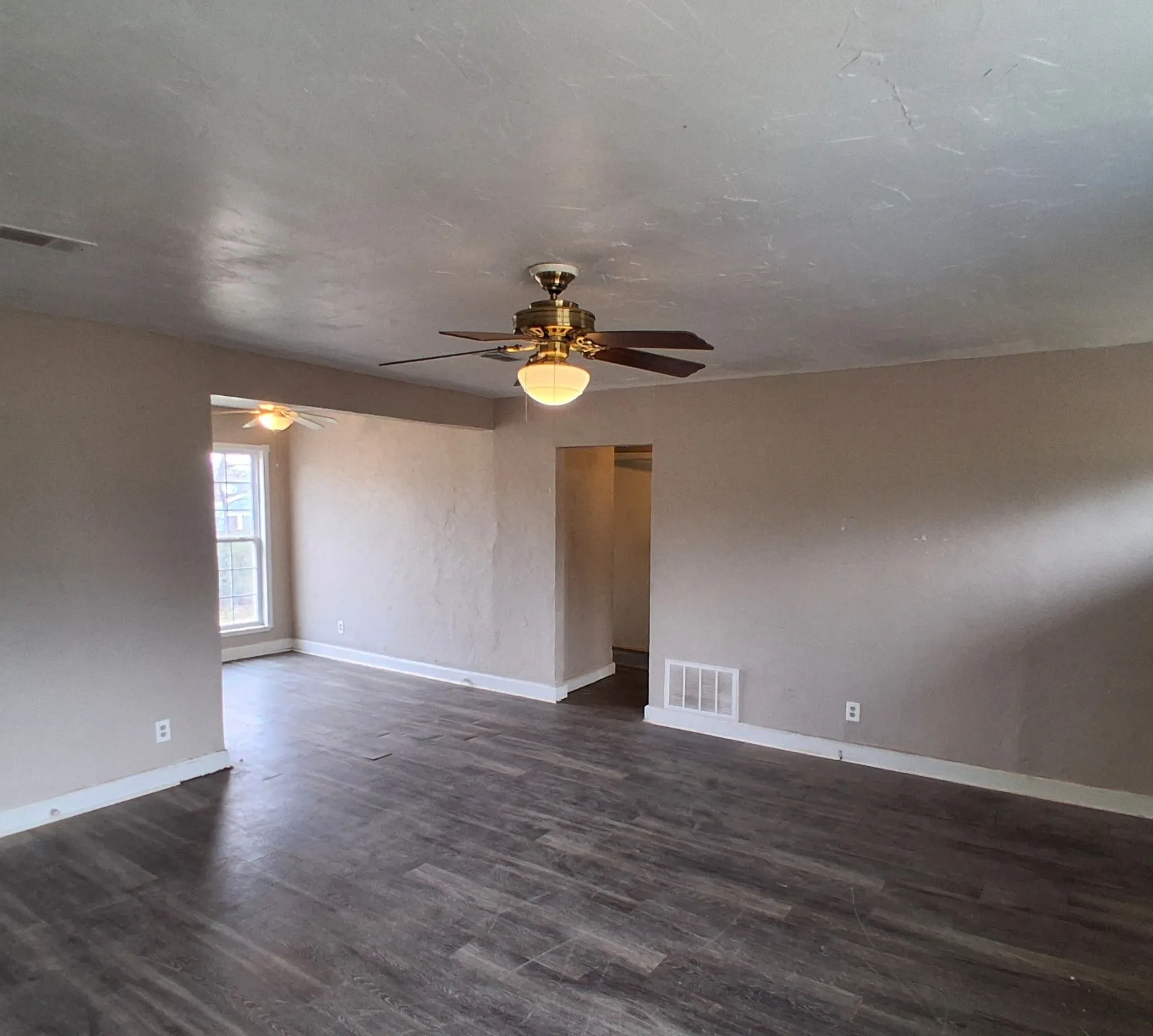 Single Family Residence For Sale in Grayson County , 43 W Parnell Street, Denison, Texas 75020, 2 Bedrooms, 1 Bathroom, 1 Garage spaces, 1,254 Sqft, built in 1940, Price $74,900, mls#21141391, Real Estate Agent in Denison, Homes For Sale in Grayson county, Homes For Sale in Denison, Realtor in Denison Texas, Real Estate Brokerage Independent Realty Texas, Luminita Cordes Realtor