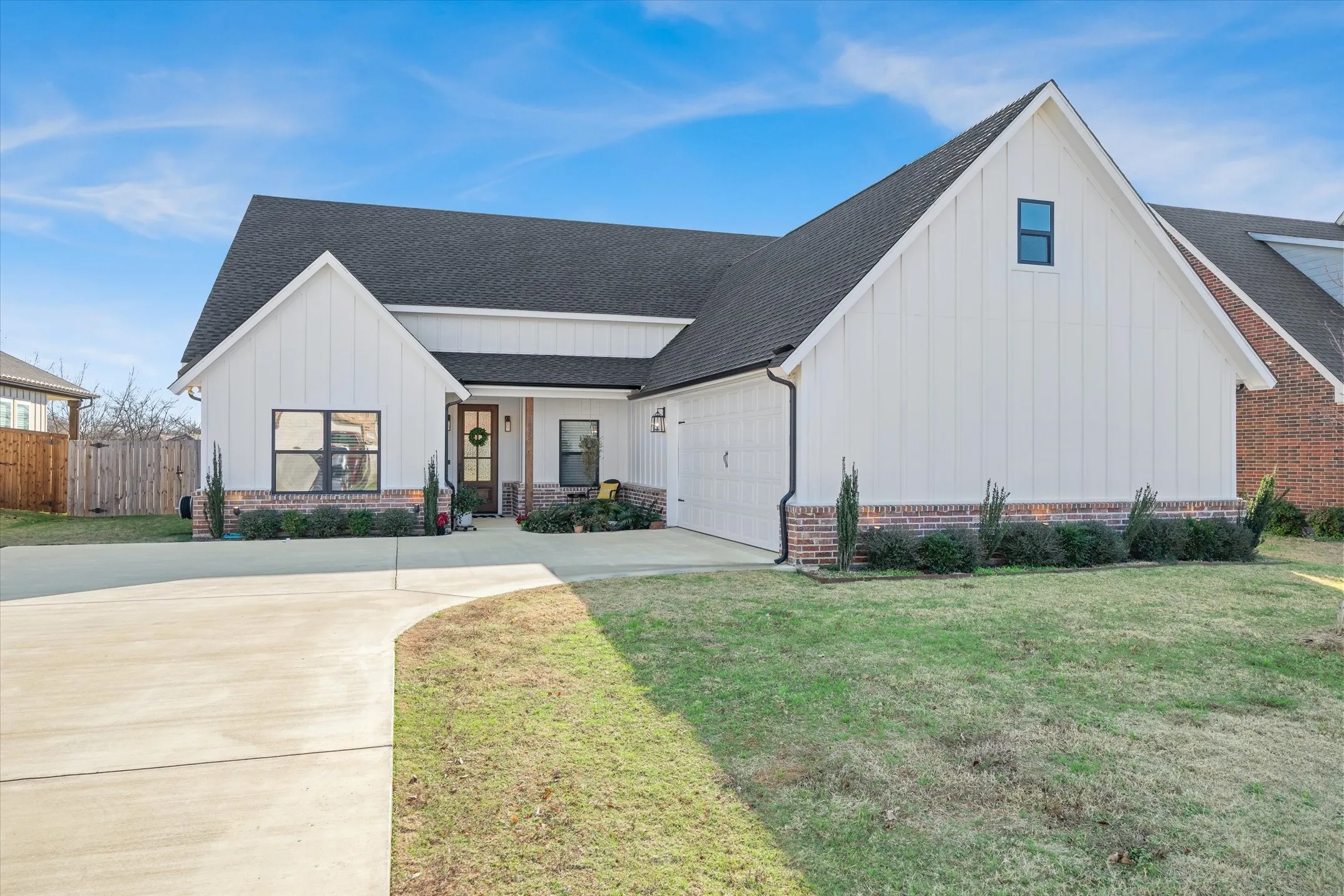 Single Family Residence For Sale in Van Zandt County , 1825 Meadowview, Canton, Texas 75103, 3 Bedroom, 2 Bathroom, 2 Garage spaces, 1,920 Sqft, built in 2022, mls#21141876, Real Estate Agent in Canton, Homes For Sale in Van Zandt county, Homes For Sale in Canton, Realtor in Canton Texas, Real Estate Brokerage Independent Realty Texas, Luminita Cordes Realtor