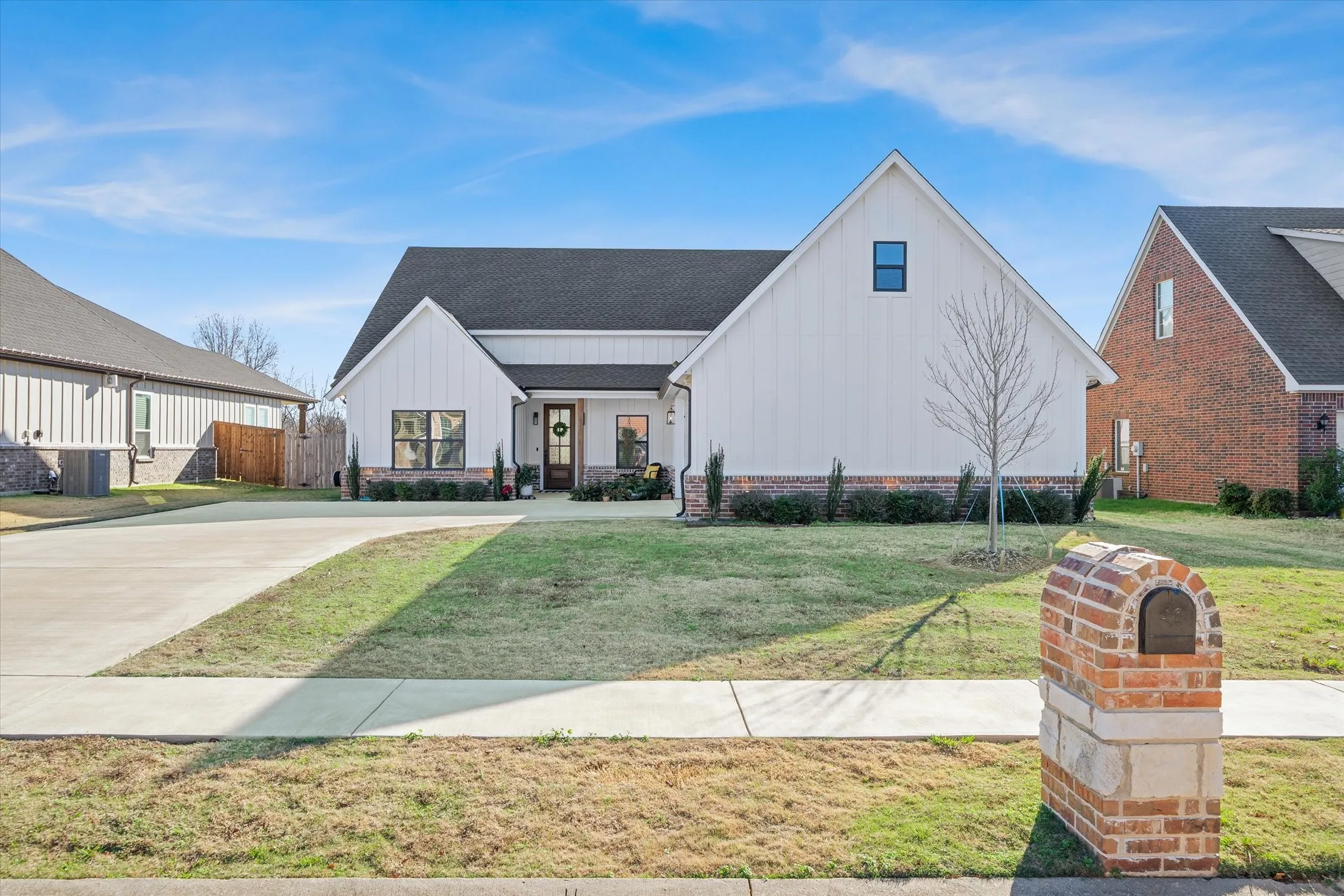 Single Family Residence For Sale in Van Zandt County , 1825 Meadowview, Canton, Texas 75103, 3 Bedroom, 2 Bathroom, 2 Garage spaces, 1,920 Sqft, built in 2022, mls#21141876, Real Estate Agent in Canton, Homes For Sale in Van Zandt county, Homes For Sale in Canton, Realtor in Canton Texas, Real Estate Brokerage Independent Realty Texas, Luminita Cordes Realtor