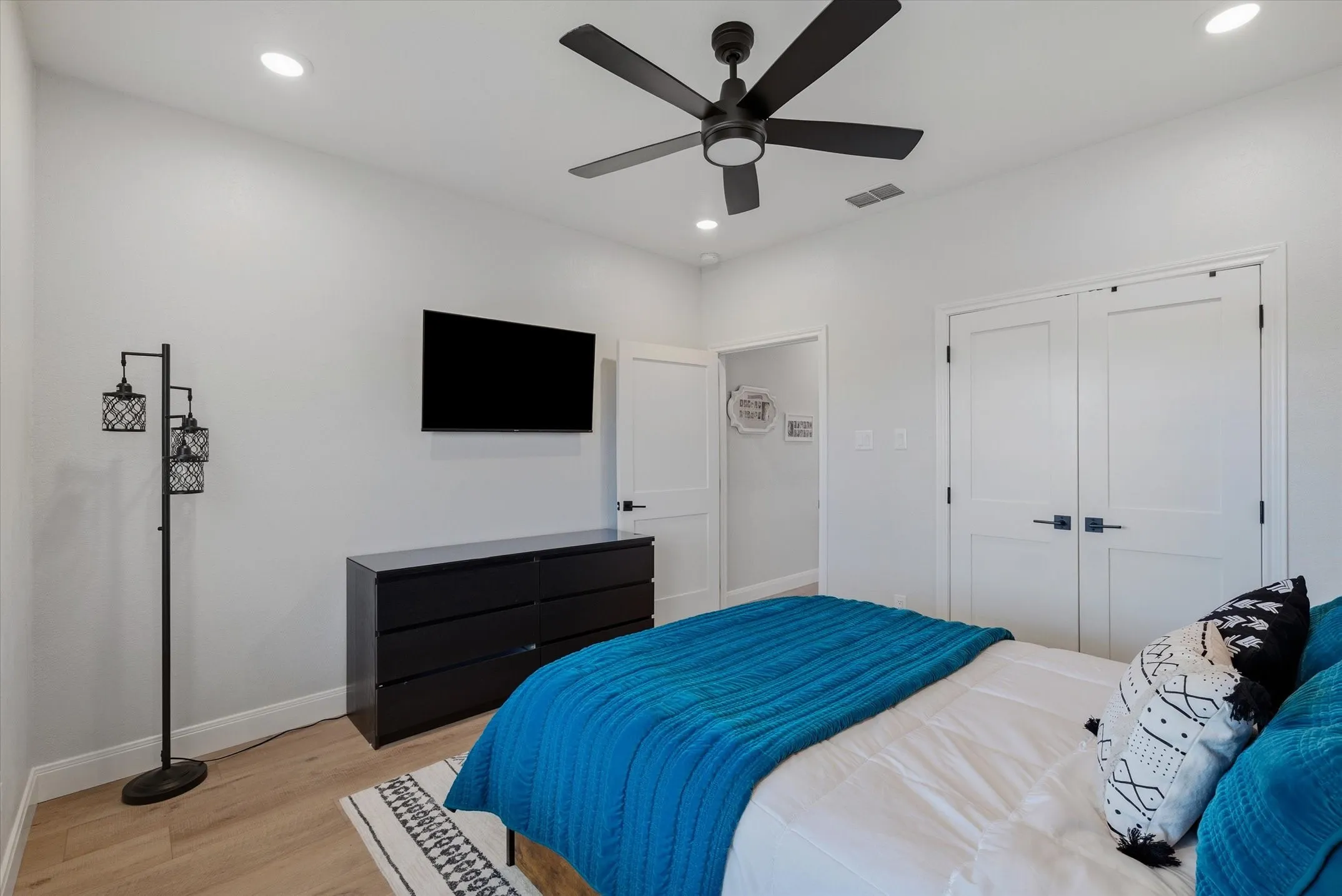 Single Family Residence For Sale in Van Zandt County , 1825 Meadowview, Canton, Texas 75103, 3 Bedroom, 2 Bathroom, 2 Garage spaces, 1,920 Sqft, built in 2022, mls#21141876, Real Estate Agent in Canton, Homes For Sale in Van Zandt county, Homes For Sale in Canton, Realtor in Canton Texas, Real Estate Brokerage Independent Realty Texas, Luminita Cordes Realtor