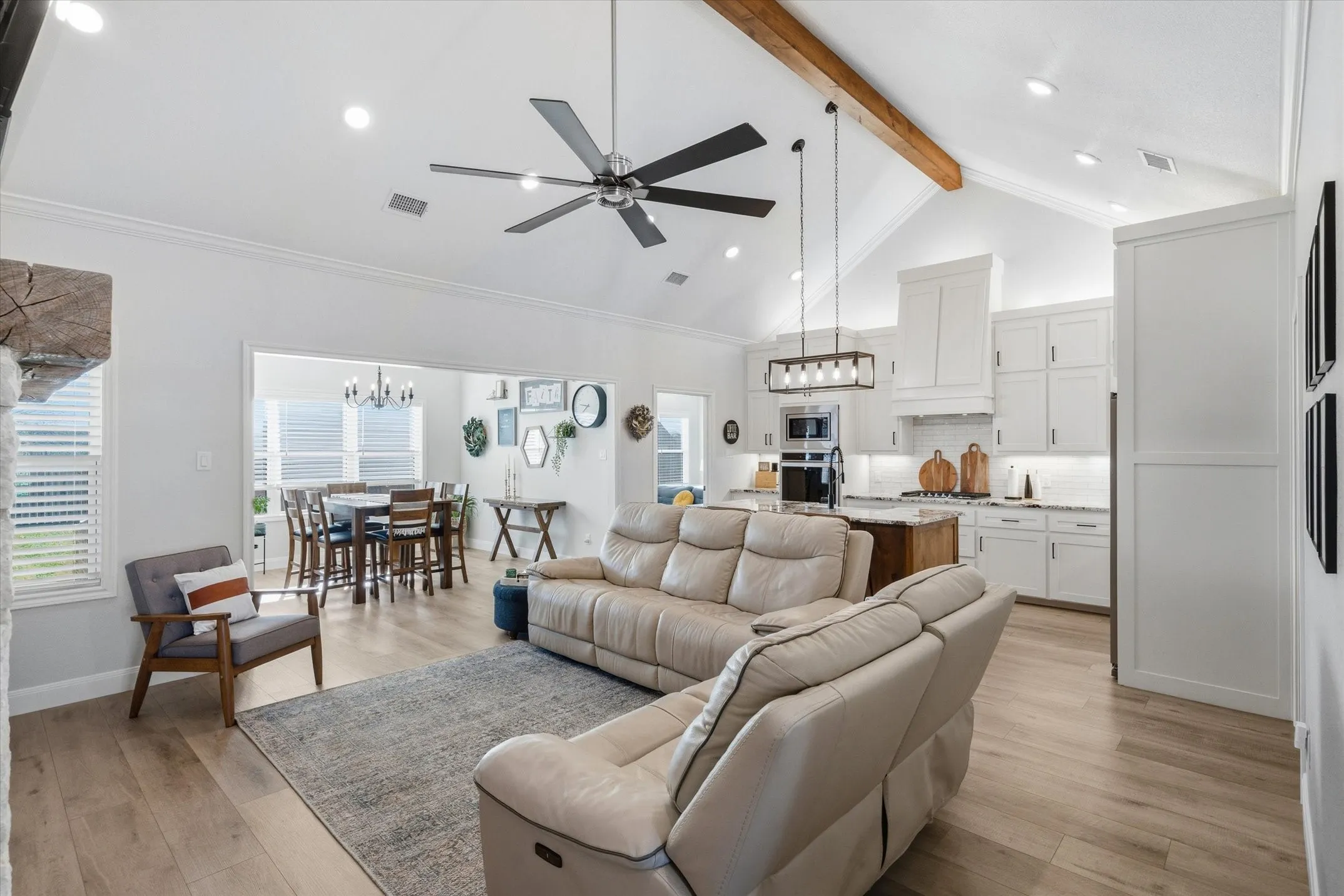 Single Family Residence For Sale in Van Zandt County , 1825 Meadowview, Canton, Texas 75103, 3 Bedroom, 2 Bathroom, 2 Garage spaces, 1,920 Sqft, built in 2022, mls#21141876, Real Estate Agent in Canton, Homes For Sale in Van Zandt county, Homes For Sale in Canton, Realtor in Canton Texas, Real Estate Brokerage Independent Realty Texas, Luminita Cordes Realtor