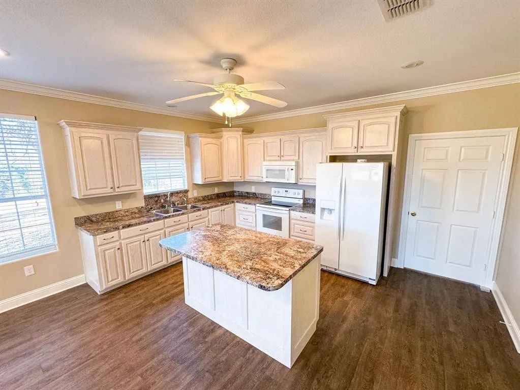 Single Family Residence For Sale in Cass County , 9791 Farm to Market 251 South S, Bivins, Texas 75555, 4 Bedroom, 5 Bathroom, 3 Garage spaces, 5,071 Sqft, built in 2002, Preowned, mls#21142624, Real Estate Agent in Bivins, Homes For Sale in Cass county, Homes For Sale in Bivins, Realtor in Bivins Texas, Real Estate Brokerage Independent Realty Texas, Luminita Cordes Realtor