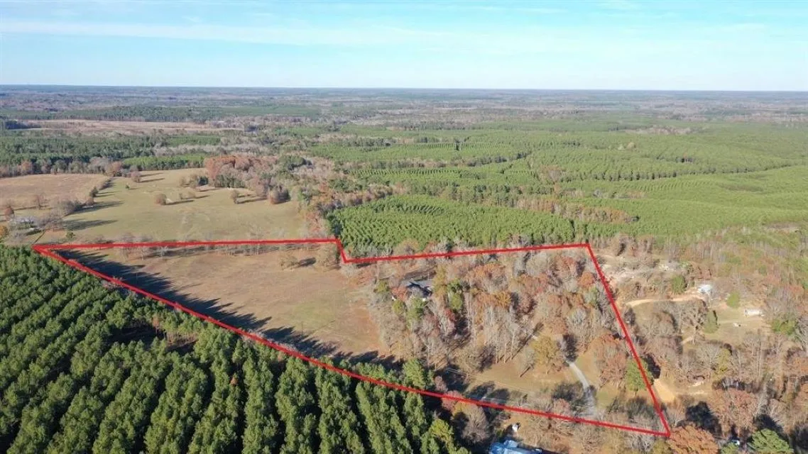 Single Family Residence For Sale in Cass County , 9791 Farm to Market 251 South S, Bivins, Texas 75555, 4 Bedroom, 5 Bathroom, 3 Garage spaces, 5,071 Sqft, built in 2002, Preowned, mls#21142624, Real Estate Agent in Bivins, Homes For Sale in Cass county, Homes For Sale in Bivins, Realtor in Bivins Texas, Real Estate Brokerage Independent Realty Texas, Luminita Cordes Realtor