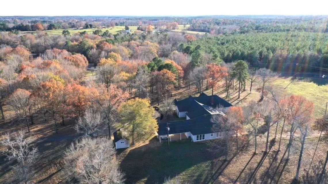 Single Family Residence For Sale in Cass County , 9791 Farm to Market 251 South S, Bivins, Texas 75555, 4 Bedroom, 5 Bathroom, 3 Garage spaces, 5,071 Sqft, built in 2002, Preowned, mls#21142624, Real Estate Agent in Bivins, Homes For Sale in Cass county, Homes For Sale in Bivins, Realtor in Bivins Texas, Real Estate Brokerage Independent Realty Texas, Luminita Cordes Realtor