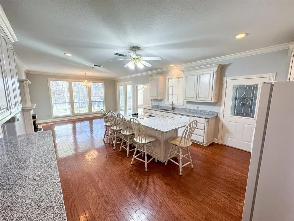 Single Family Residence For Sale in Cass County , 9791 Farm to Market 251 South S, Bivins, Texas 75555, 4 Bedroom, 5 Bathroom, 3 Garage spaces, 5,071 Sqft, built in 2002, Preowned, mls#21142624, Real Estate Agent in Bivins, Homes For Sale in Cass county, Homes For Sale in Bivins, Realtor in Bivins Texas, Real Estate Brokerage Independent Realty Texas, Luminita Cordes Realtor