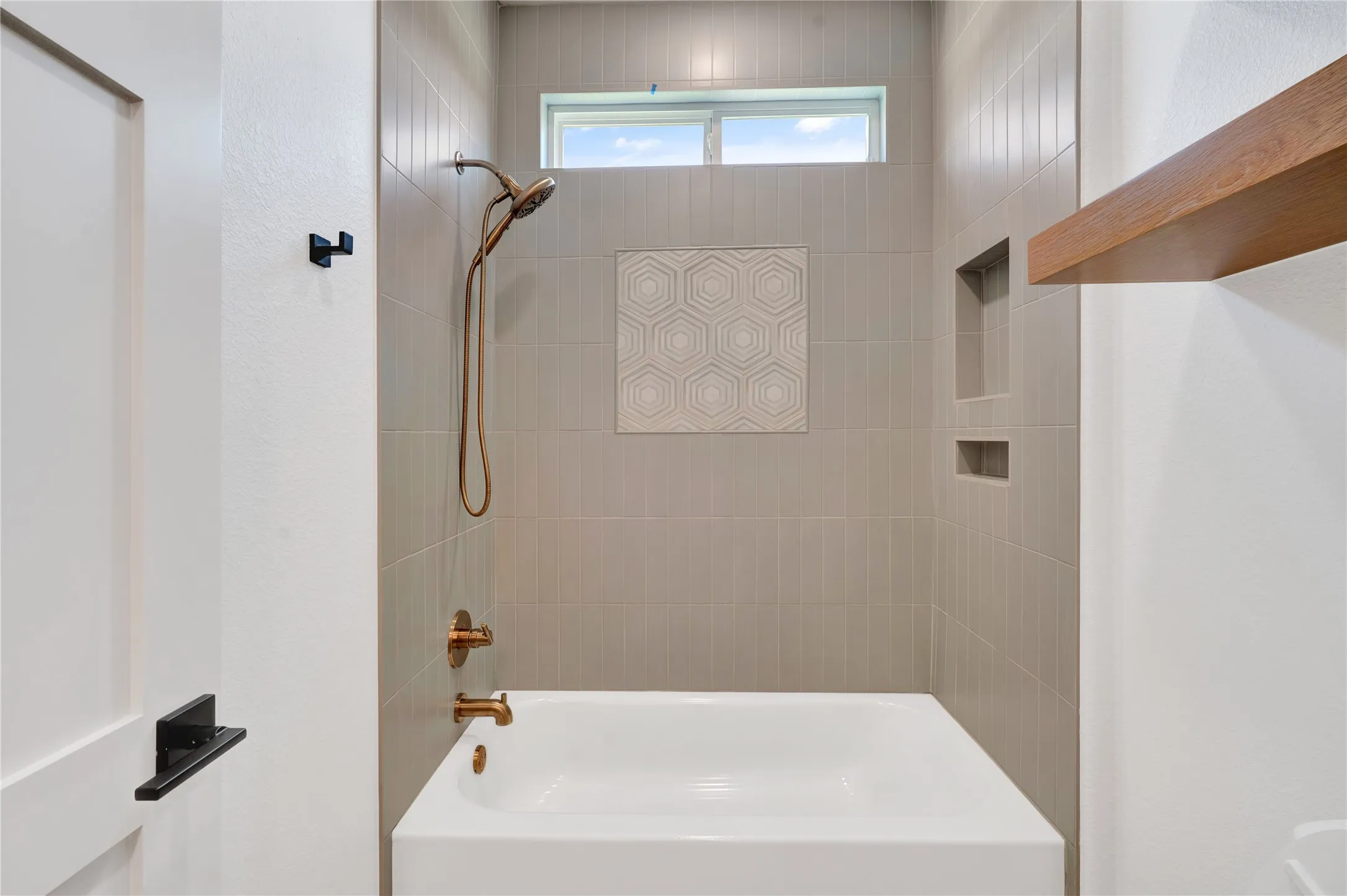 Single Family Residence For Sale in Hunt County , 3590 Evergreen Lane, Caddo Mills, Texas 75135, 4 Bedroom, 4 Bathroom, 2 Garage spaces, 2,881 Sqft, built in 2025, mls#21142664, Real Estate Agent in Caddo Mills, Homes For Sale in Hunt county, Homes For Sale in Caddo Mills, Realtor in Caddo Mills Texas, Real Estate Brokerage Independent Realty Texas, Luminita Cordes Realtor