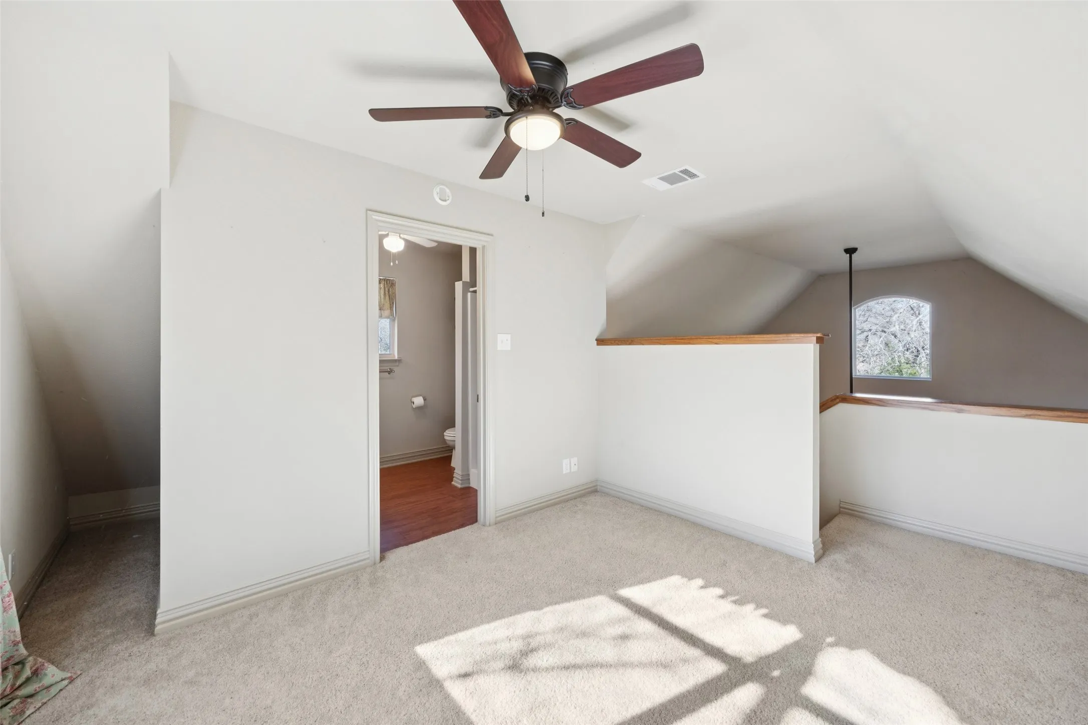 Single Family Residence For Sale in Van Zandt County , 378 Eastshore Drive, Wills Point, Texas 75169, 2 Bedroom, 2 Bathroom, Garage spaces, 1,380 Sqft, built in 2009, Preowned, mls#21137022, Real Estate Agent in Wills Point, Homes For Sale in Van Zandt county, Homes For Sale in Wills Point, Realtor in Wills Point Texas, Real Estate Brokerage Independent Realty Texas, Luminita Cordes Realtor