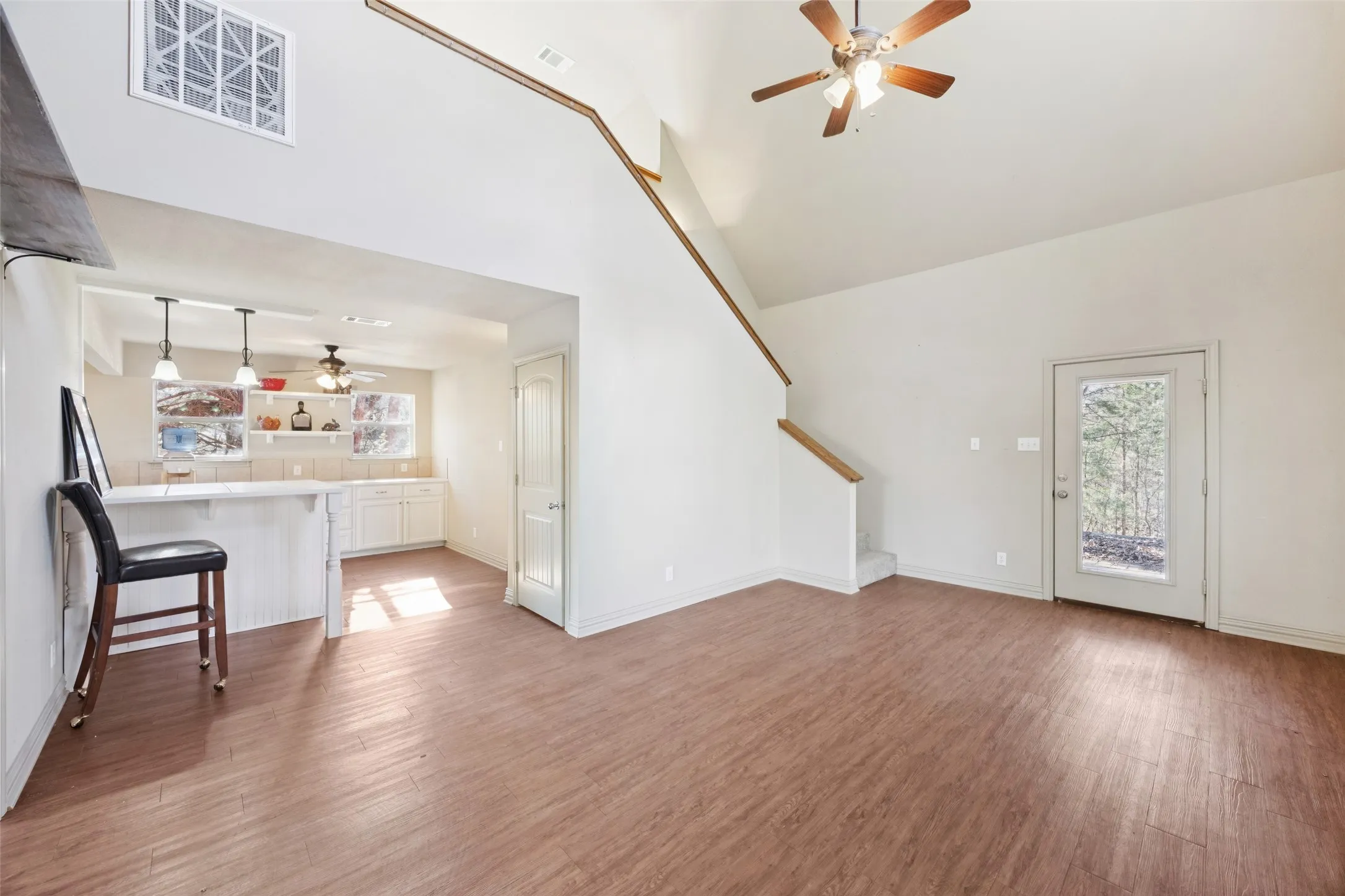 Single Family Residence For Sale in Van Zandt County , 378 Eastshore Drive, Wills Point, Texas 75169, 2 Bedroom, 2 Bathroom, Garage spaces, 1,380 Sqft, built in 2009, Preowned, mls#21137022, Real Estate Agent in Wills Point, Homes For Sale in Van Zandt county, Homes For Sale in Wills Point, Realtor in Wills Point Texas, Real Estate Brokerage Independent Realty Texas, Luminita Cordes Realtor