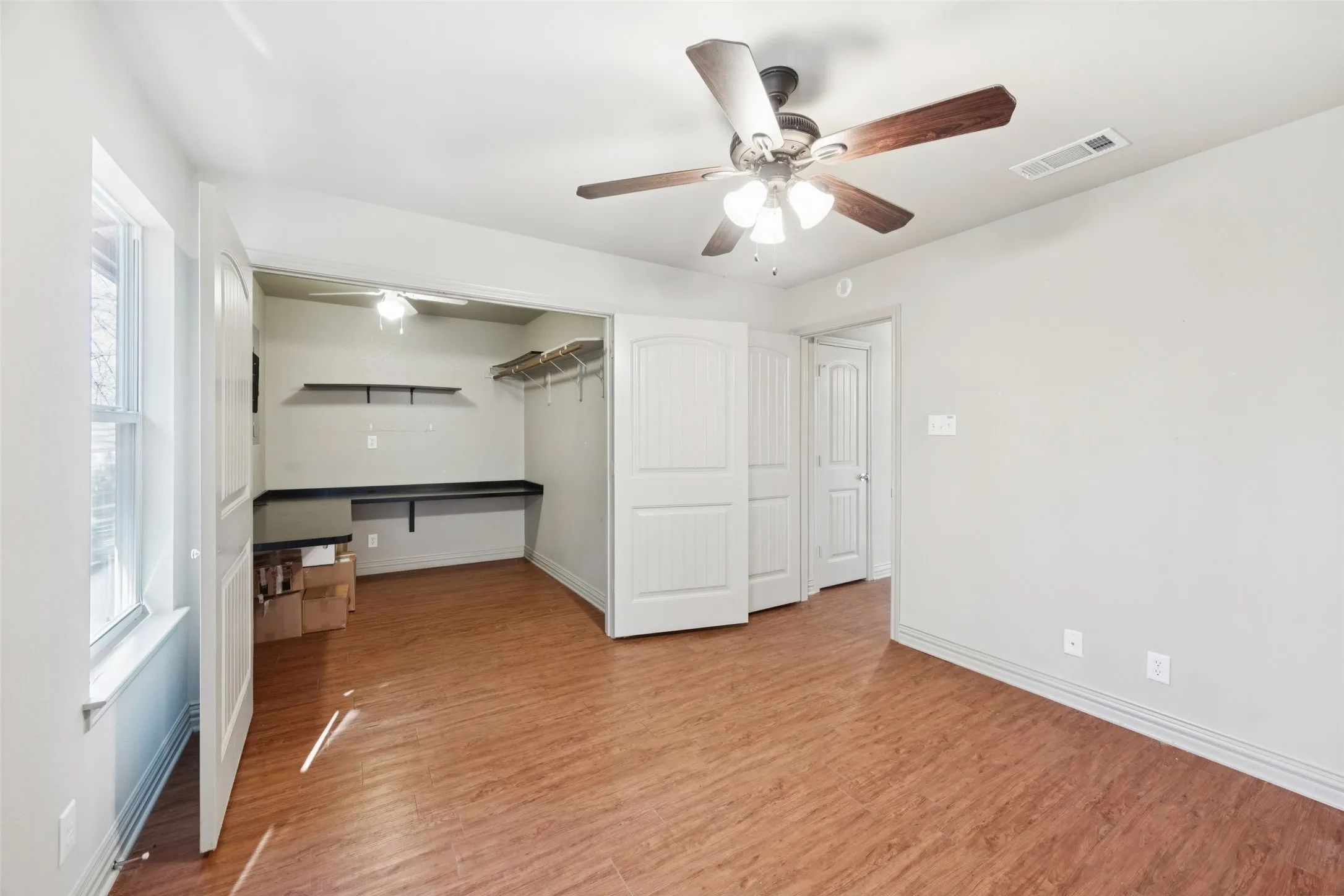 Single Family Residence For Sale in Van Zandt County , 378 Eastshore Drive, Wills Point, Texas 75169, 2 Bedroom, 2 Bathroom, Garage spaces, 1,380 Sqft, built in 2009, Preowned, mls#21137022, Real Estate Agent in Wills Point, Homes For Sale in Van Zandt county, Homes For Sale in Wills Point, Realtor in Wills Point Texas, Real Estate Brokerage Independent Realty Texas, Luminita Cordes Realtor