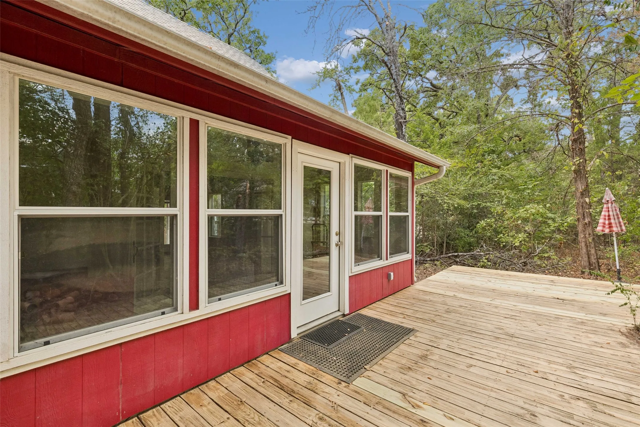 Single Family Residence For Sale in Van Zandt County , 378 Eastshore Drive, Wills Point, Texas 75169, 2 Bedroom, 2 Bathroom, Garage spaces, 1,380 Sqft, built in 2009, Preowned, mls#21137022, Real Estate Agent in Wills Point, Homes For Sale in Van Zandt county, Homes For Sale in Wills Point, Realtor in Wills Point Texas, Real Estate Brokerage Independent Realty Texas, Luminita Cordes Realtor