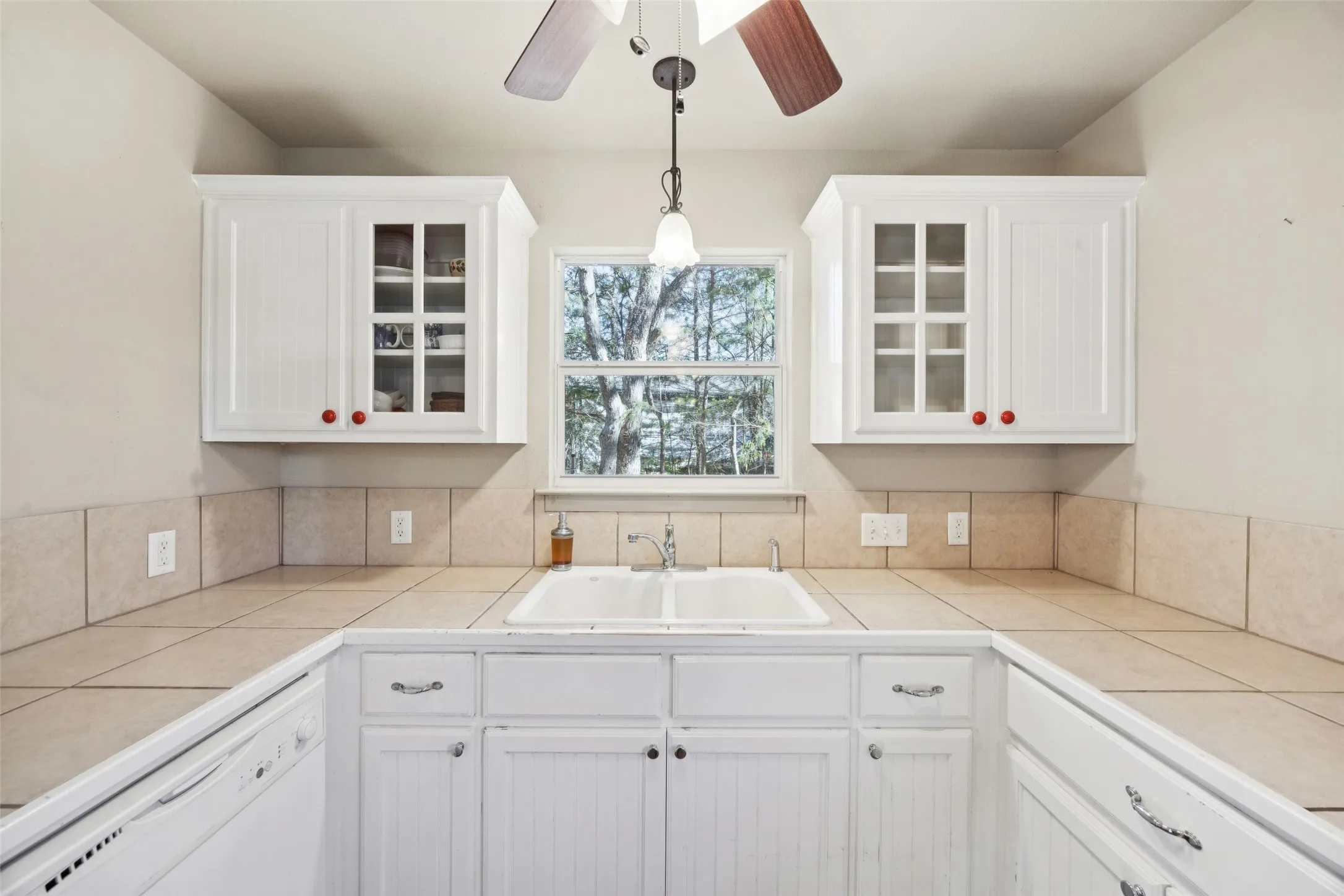 Single Family Residence For Sale in Van Zandt County , 378 Eastshore Drive, Wills Point, Texas 75169, 2 Bedroom, 2 Bathroom, Garage spaces, 1,380 Sqft, built in 2009, Preowned, mls#21137022, Real Estate Agent in Wills Point, Homes For Sale in Van Zandt county, Homes For Sale in Wills Point, Realtor in Wills Point Texas, Real Estate Brokerage Independent Realty Texas, Luminita Cordes Realtor