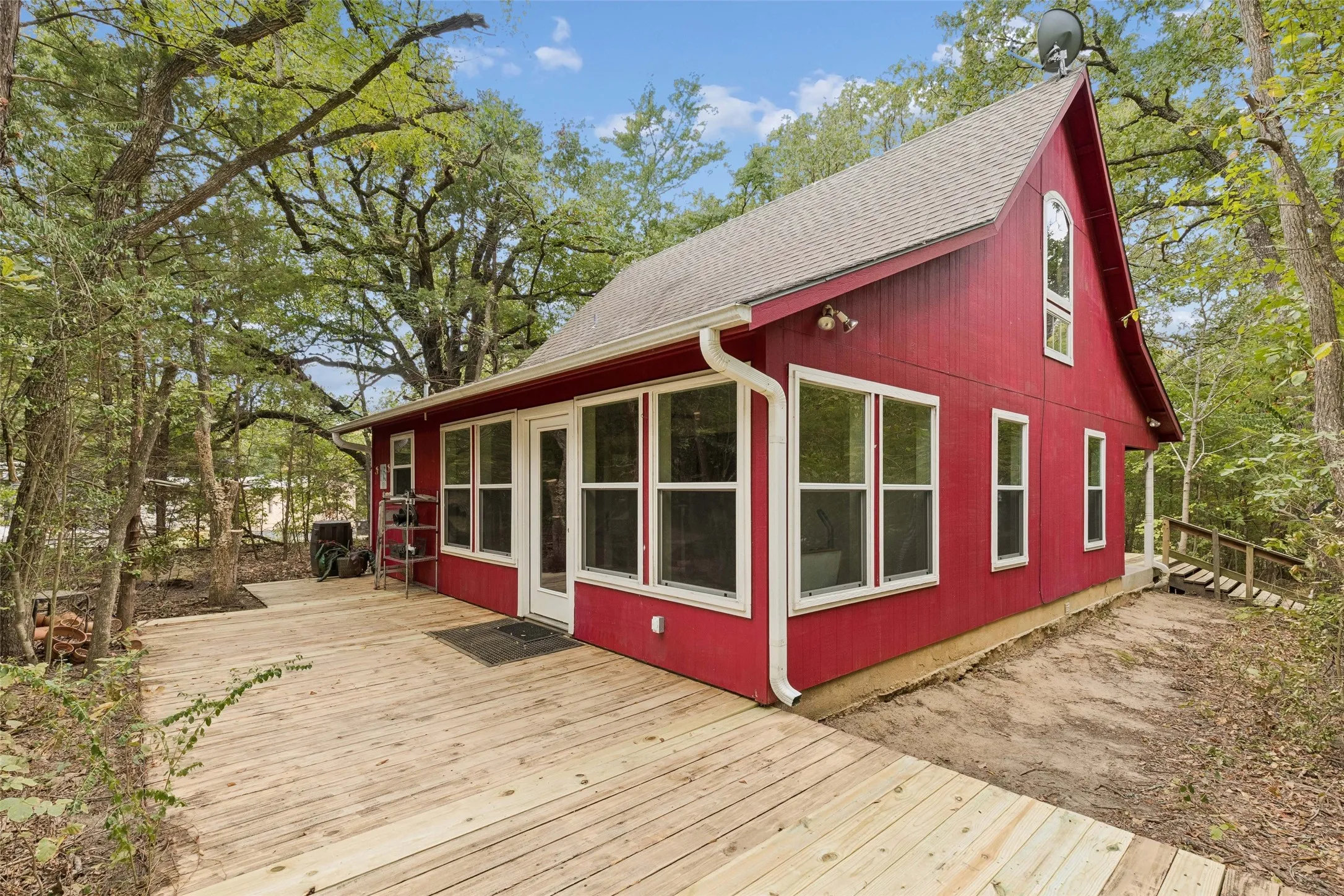 Single Family Residence For Sale in Van Zandt County , 378 Eastshore Drive, Wills Point, Texas 75169, 2 Bedroom, 2 Bathroom, Garage spaces, 1,380 Sqft, built in 2009, Preowned, mls#21137022, Real Estate Agent in Wills Point, Homes For Sale in Van Zandt county, Homes For Sale in Wills Point, Realtor in Wills Point Texas, Real Estate Brokerage Independent Realty Texas, Luminita Cordes Realtor