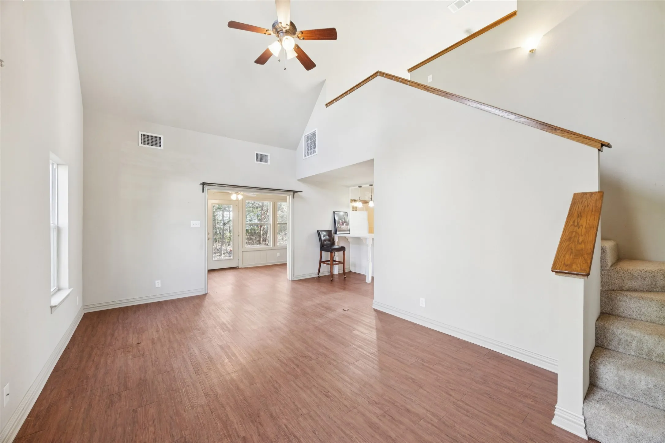 Single Family Residence For Sale in Van Zandt County , 378 Eastshore Drive, Wills Point, Texas 75169, 2 Bedroom, 2 Bathroom, Garage spaces, 1,380 Sqft, built in 2009, Preowned, mls#21137022, Real Estate Agent in Wills Point, Homes For Sale in Van Zandt county, Homes For Sale in Wills Point, Realtor in Wills Point Texas, Real Estate Brokerage Independent Realty Texas, Luminita Cordes Realtor