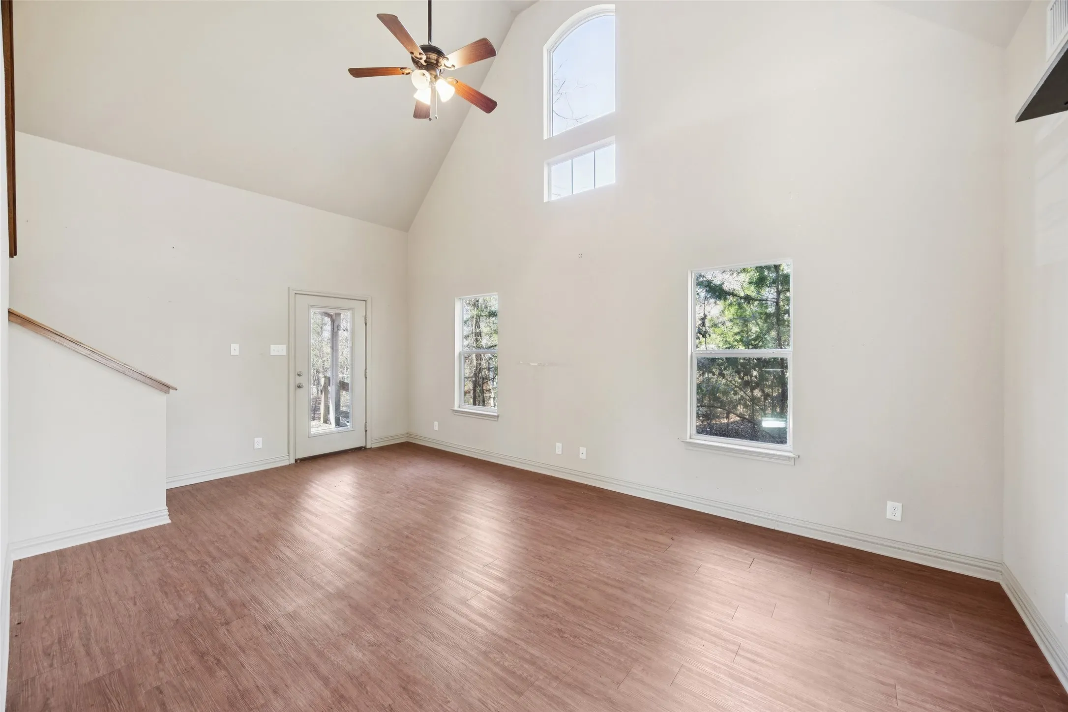 Single Family Residence For Sale in Van Zandt County , 378 Eastshore Drive, Wills Point, Texas 75169, 2 Bedroom, 2 Bathroom, Garage spaces, 1,380 Sqft, built in 2009, Preowned, mls#21137022, Real Estate Agent in Wills Point, Homes For Sale in Van Zandt county, Homes For Sale in Wills Point, Realtor in Wills Point Texas, Real Estate Brokerage Independent Realty Texas, Luminita Cordes Realtor