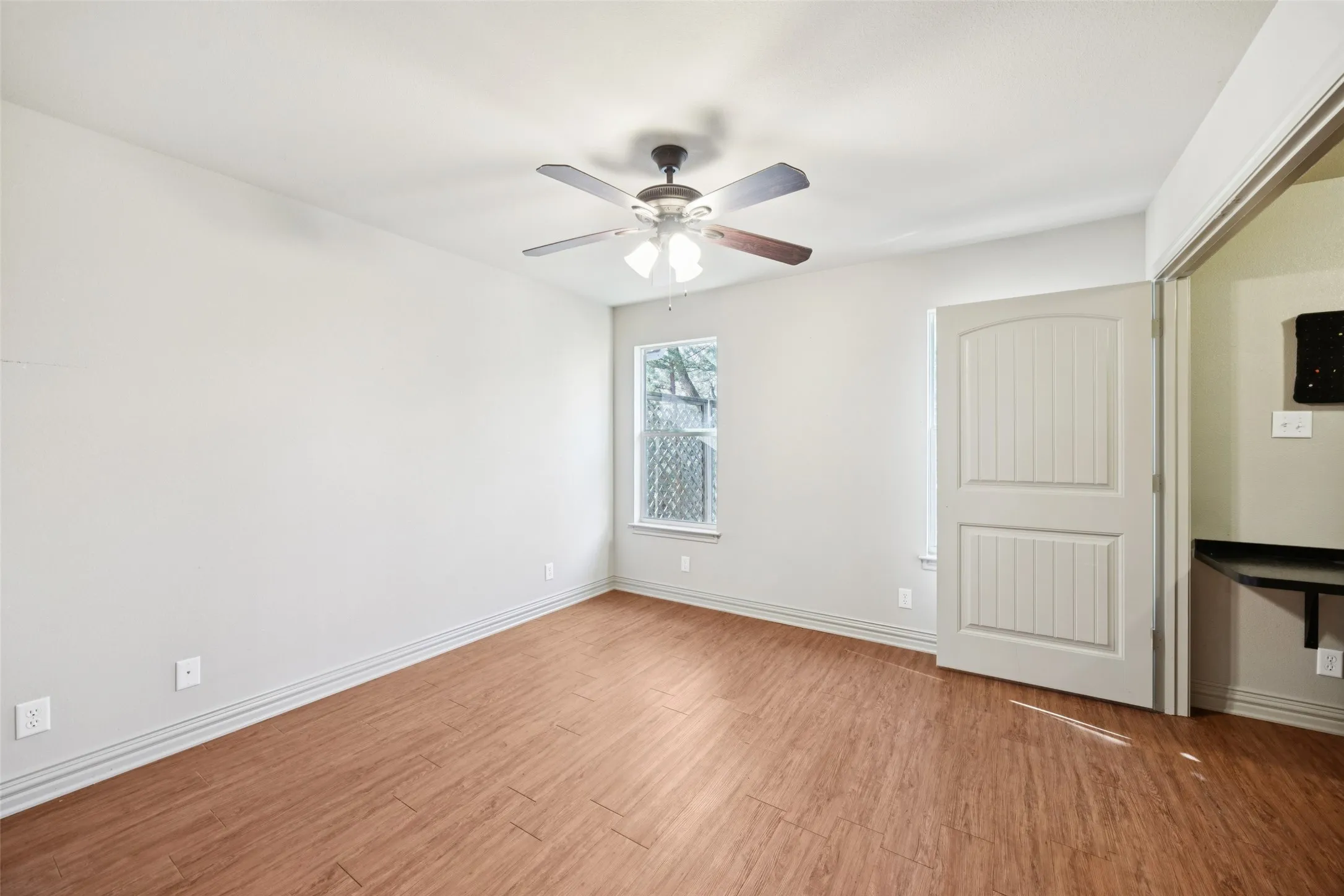 Single Family Residence For Sale in Van Zandt County , 378 Eastshore Drive, Wills Point, Texas 75169, 2 Bedroom, 2 Bathroom, Garage spaces, 1,380 Sqft, built in 2009, Preowned, mls#21137022, Real Estate Agent in Wills Point, Homes For Sale in Van Zandt county, Homes For Sale in Wills Point, Realtor in Wills Point Texas, Real Estate Brokerage Independent Realty Texas, Luminita Cordes Realtor
