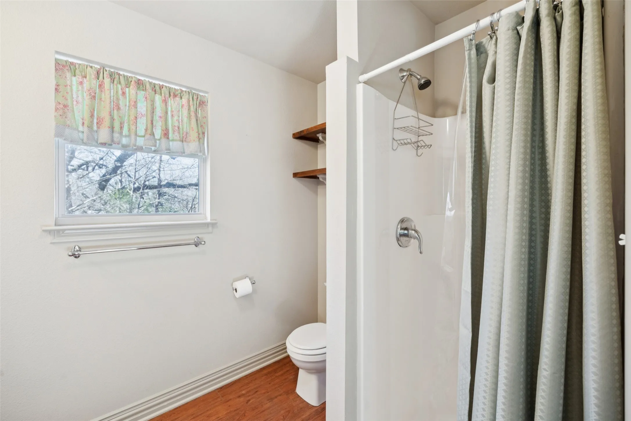 Single Family Residence For Sale in Van Zandt County , 378 Eastshore Drive, Wills Point, Texas 75169, 2 Bedroom, 2 Bathroom, Garage spaces, 1,380 Sqft, built in 2009, Preowned, mls#21137022, Real Estate Agent in Wills Point, Homes For Sale in Van Zandt county, Homes For Sale in Wills Point, Realtor in Wills Point Texas, Real Estate Brokerage Independent Realty Texas, Luminita Cordes Realtor