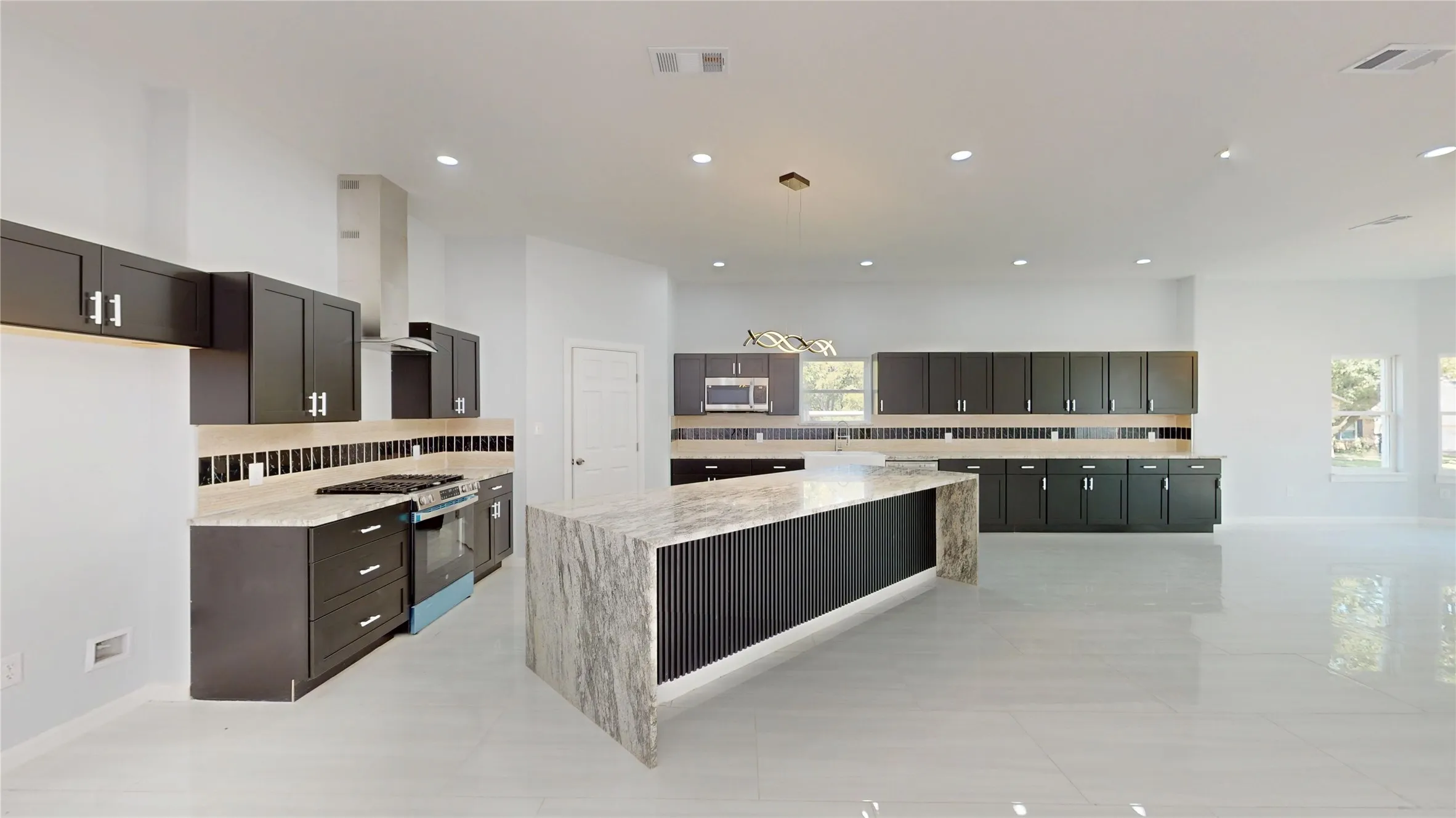 Single Family Residence For Sale in Dallas County , 1718 Beaver Creek Circle, Duncanville, Texas 75137, 4 Bedroom, 3 Bathroom, 2 Garage spaces, 3,563 Sqft, built in 1980, Preowned, mls#21142502, Real Estate Agent in Duncanville, Homes For Sale in Dallas county, Homes For Sale in Duncanville, Realtor in Duncanville Texas, Real Estate Brokerage Independent Realty Texas, Luminita Cordes Realtor