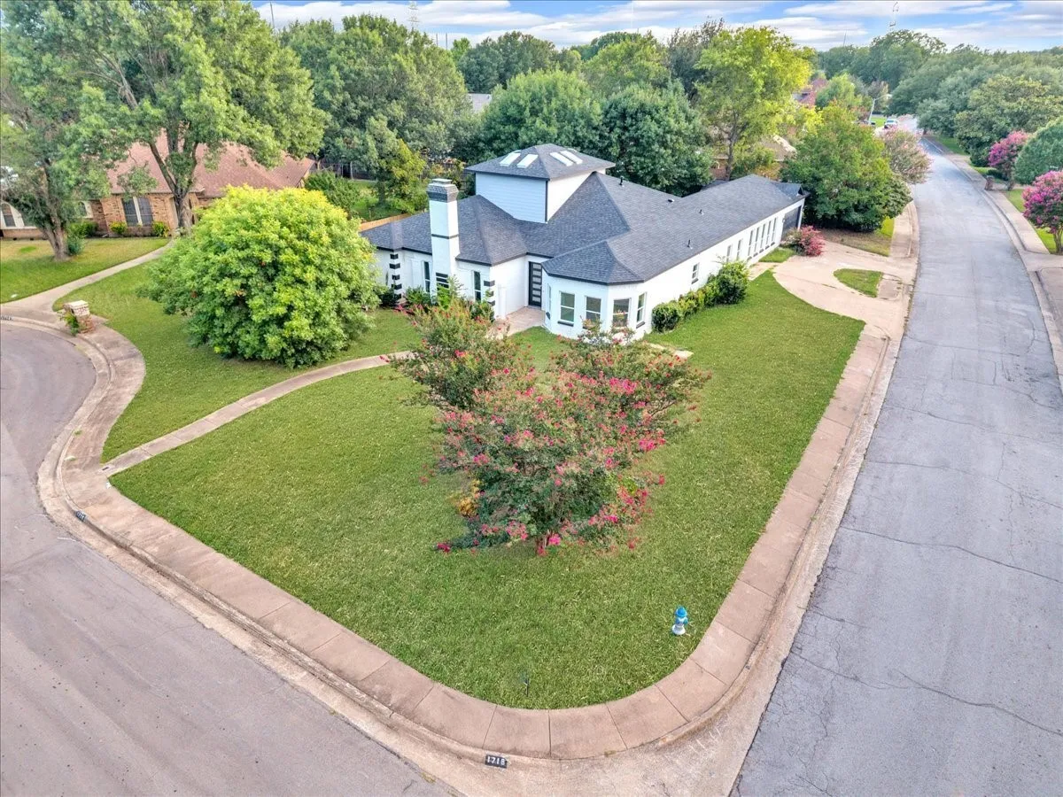 Single Family Residence For Sale in Dallas County , 1718 Beaver Creek Circle, Duncanville, Texas 75137, 4 Bedroom, 3 Bathroom, 2 Garage spaces, 3,563 Sqft, built in 1980, Preowned, mls#21142502, Real Estate Agent in Duncanville, Homes For Sale in Dallas county, Homes For Sale in Duncanville, Realtor in Duncanville Texas, Real Estate Brokerage Independent Realty Texas, Luminita Cordes Realtor