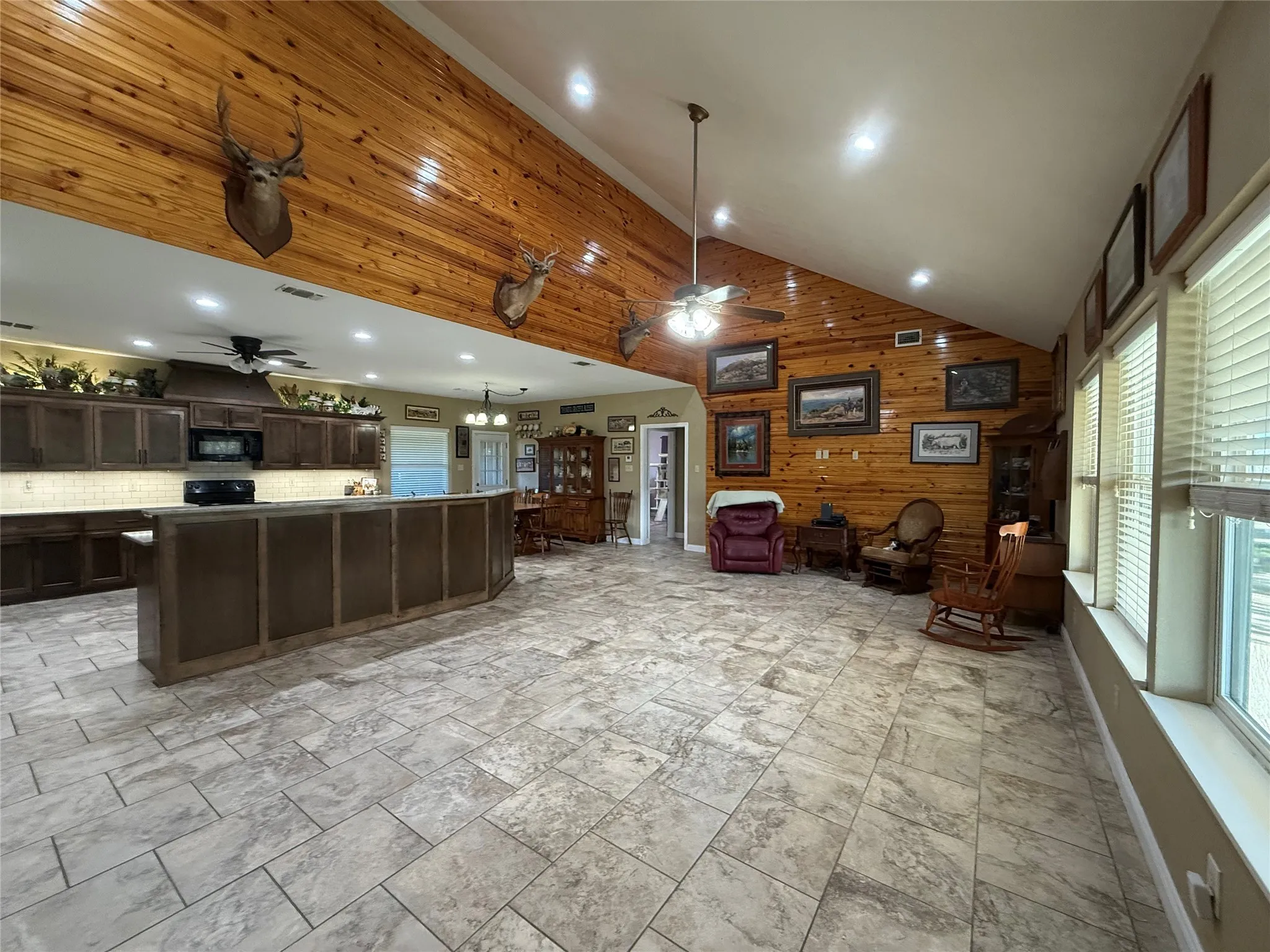 Single Family Residence For Sale in Comanche County , 2100 CR 419, Comanche, Texas 76442, 3 Bedroom, 2 Bathroom, Garage spaces, 2,028 Sqft, built in 2005, mls#21142678, Real Estate Agent in Comanche, Homes For Sale in Comanche county, Homes For Sale in Comanche, Realtor in Comanche Texas, Real Estate Brokerage Independent Realty Texas, Luminita Cordes Realtor