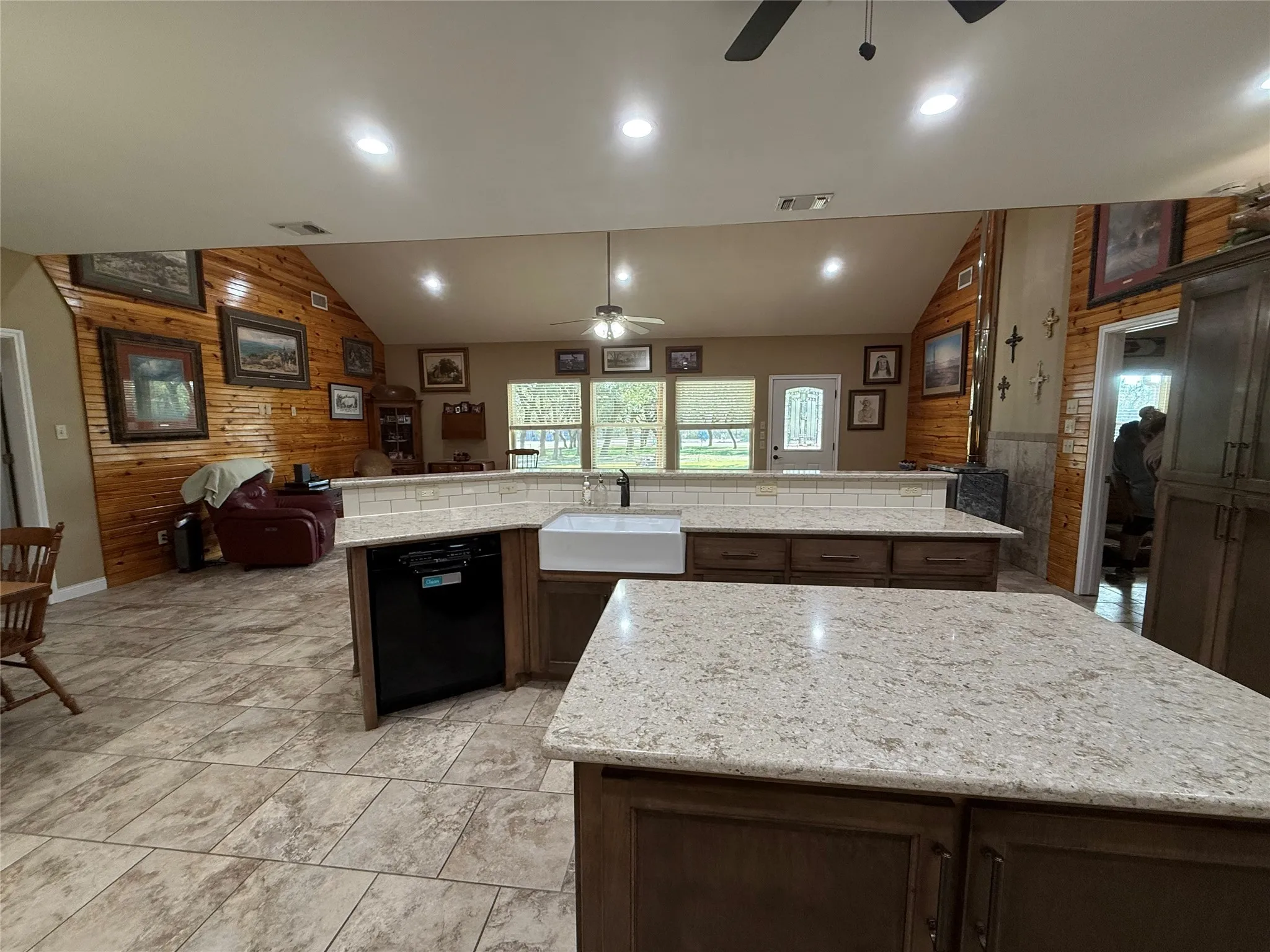 Single Family Residence For Sale in Comanche County , 2100 CR 419, Comanche, Texas 76442, 3 Bedroom, 2 Bathroom, Garage spaces, 2,028 Sqft, built in 2005, mls#21142678, Real Estate Agent in Comanche, Homes For Sale in Comanche county, Homes For Sale in Comanche, Realtor in Comanche Texas, Real Estate Brokerage Independent Realty Texas, Luminita Cordes Realtor