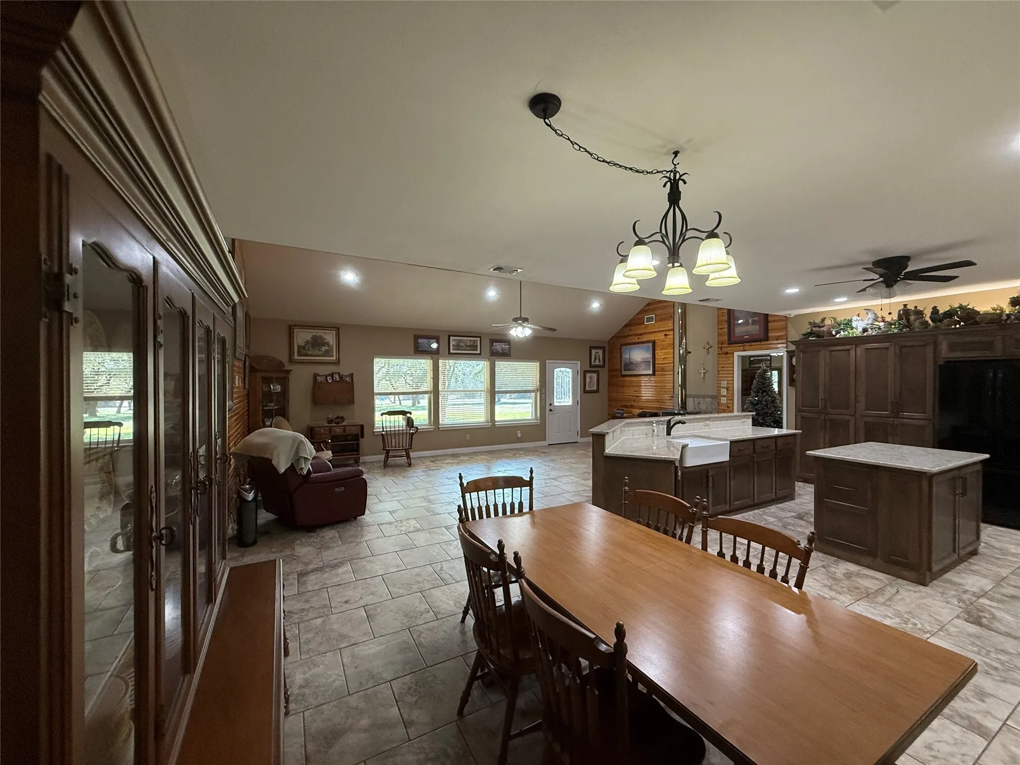 Single Family Residence For Sale in Comanche County , 2100 CR 419, Comanche, Texas 76442, 3 Bedroom, 2 Bathroom, Garage spaces, 2,028 Sqft, built in 2005, mls#21142678, Real Estate Agent in Comanche, Homes For Sale in Comanche county, Homes For Sale in Comanche, Realtor in Comanche Texas, Real Estate Brokerage Independent Realty Texas, Luminita Cordes Realtor