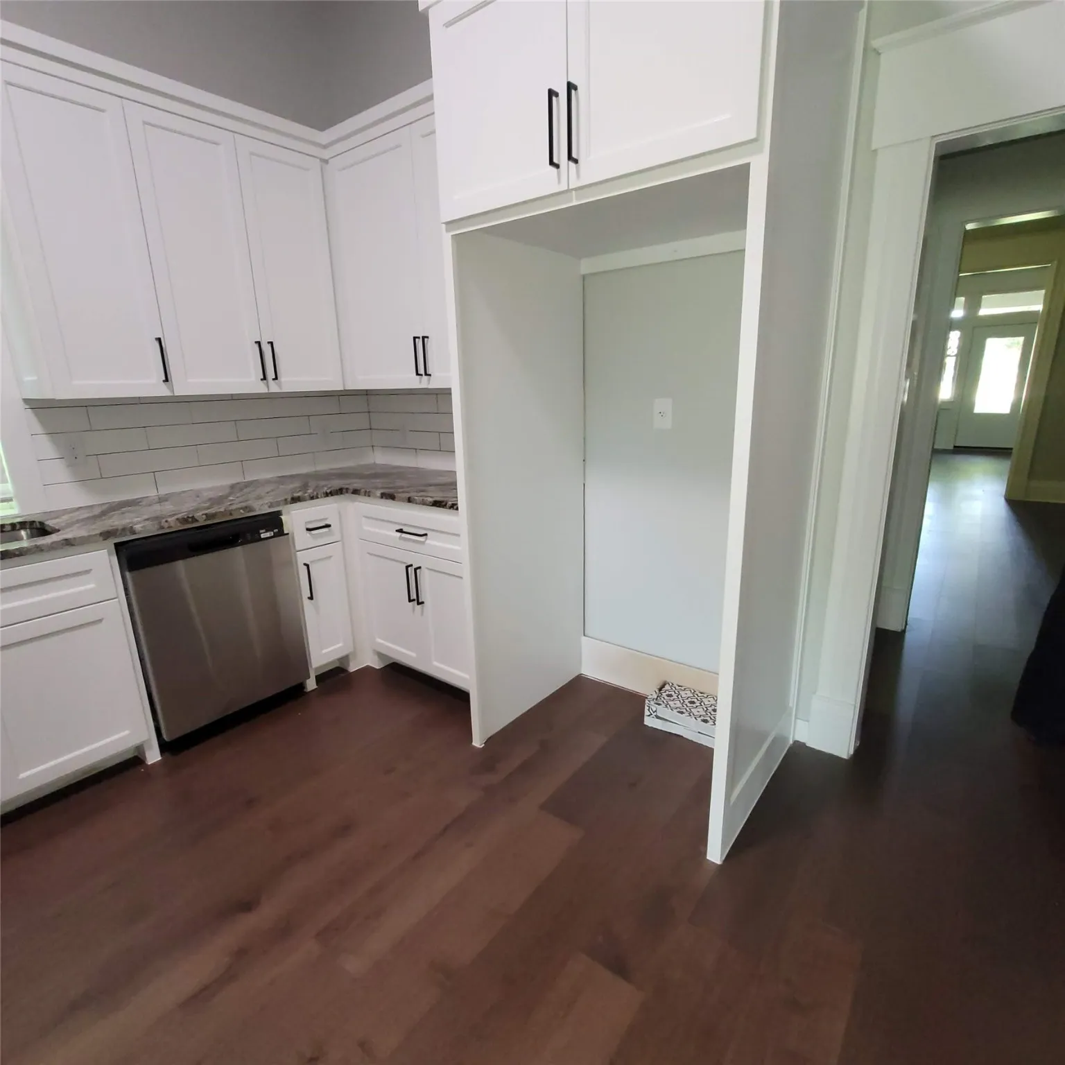 Single Family Residence For Sale in Navarro County , 1325 W 13th Avenue, Corsicana, Texas 75110, 4 Bedroom, 3 Bathroom, 2 Garage spaces, 1,818 Sqft, built in 1940, mls#21142923, Real Estate Agent in Corsicana, Homes For Sale in Navarro county, Homes For Sale in Corsicana, Realtor in Corsicana Texas, Real Estate Brokerage Independent Realty Texas, Luminita Cordes Realtor
